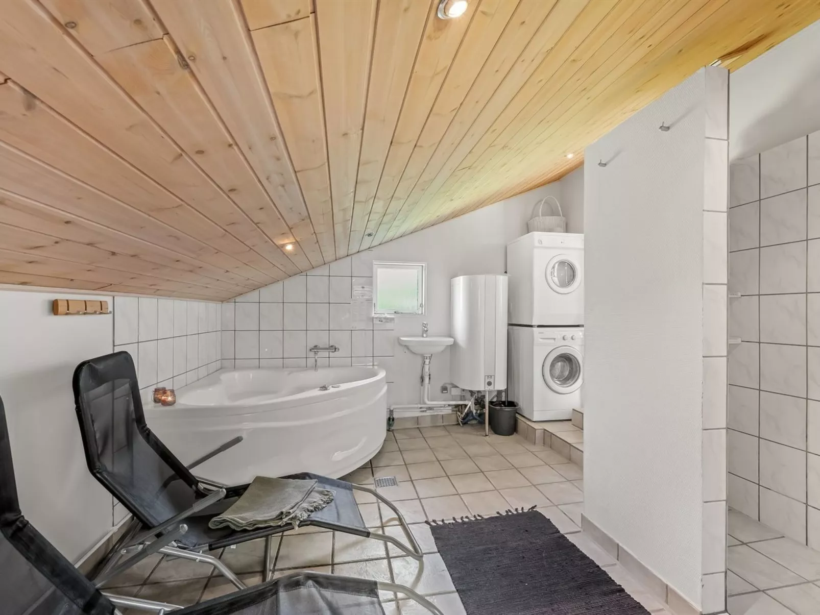 "Mina" - 600m to the fjord-Drinnen