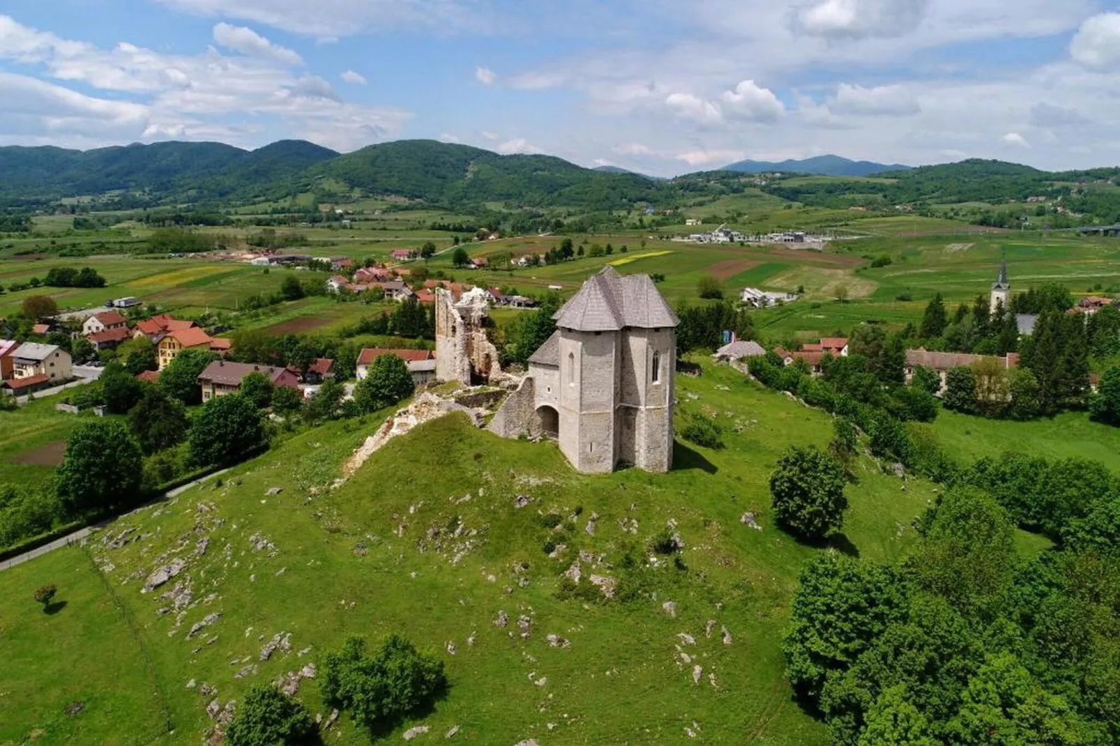 Apartments Jezerane - Four Bedroom Apartment with Balcony-Ambiance