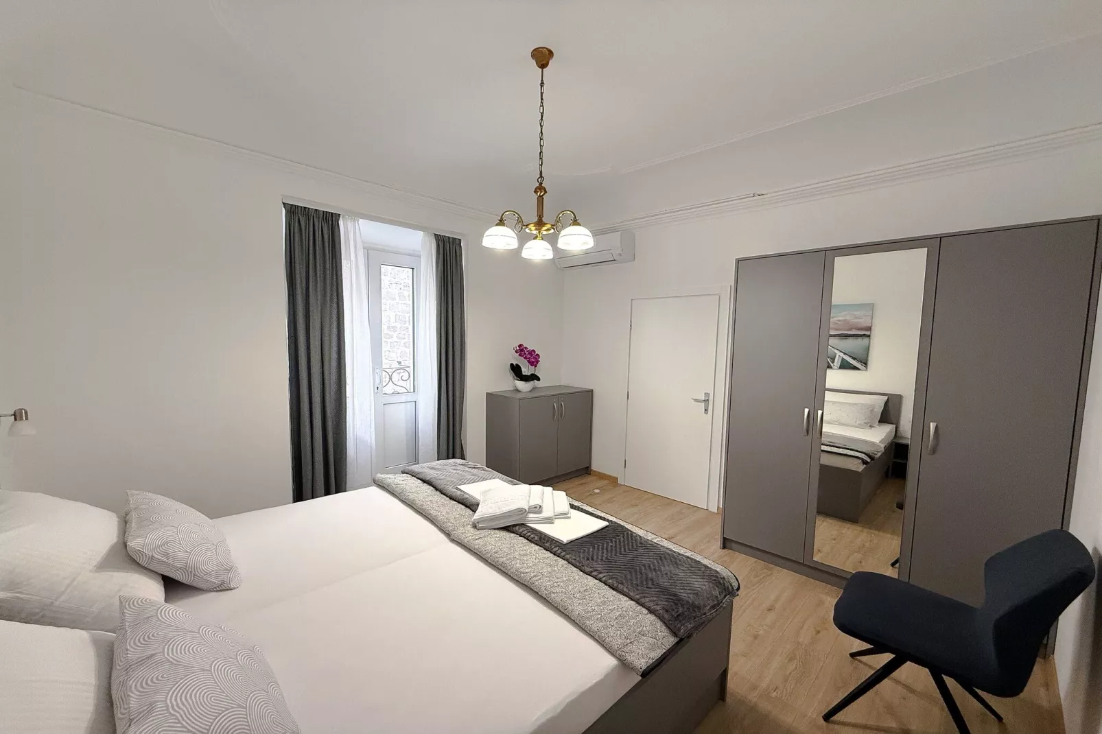 Anima Mea Old Town Apartments- Premium Apartment with Balcony-Bedroom