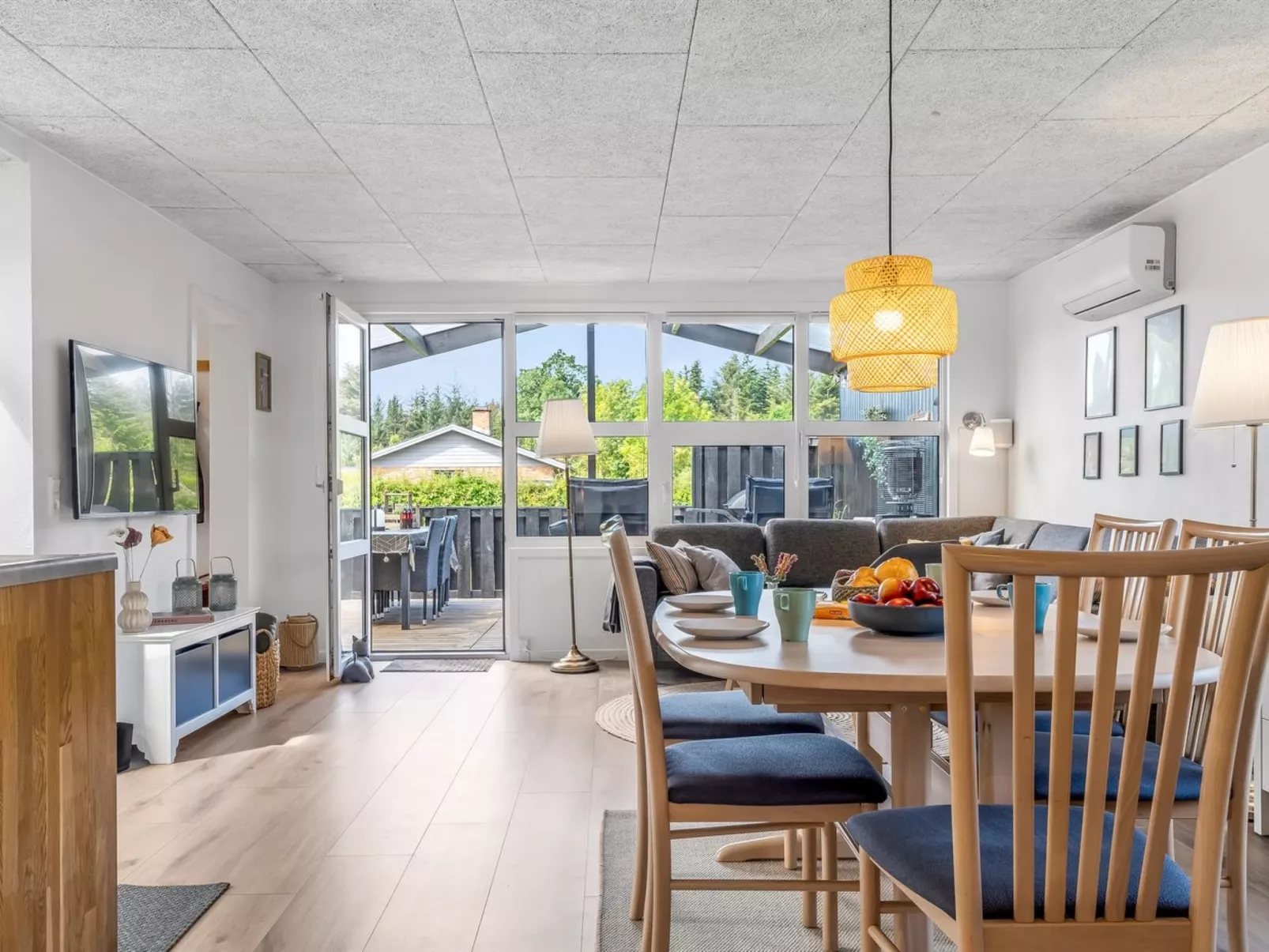 "Elske" -  from the sea-Inside