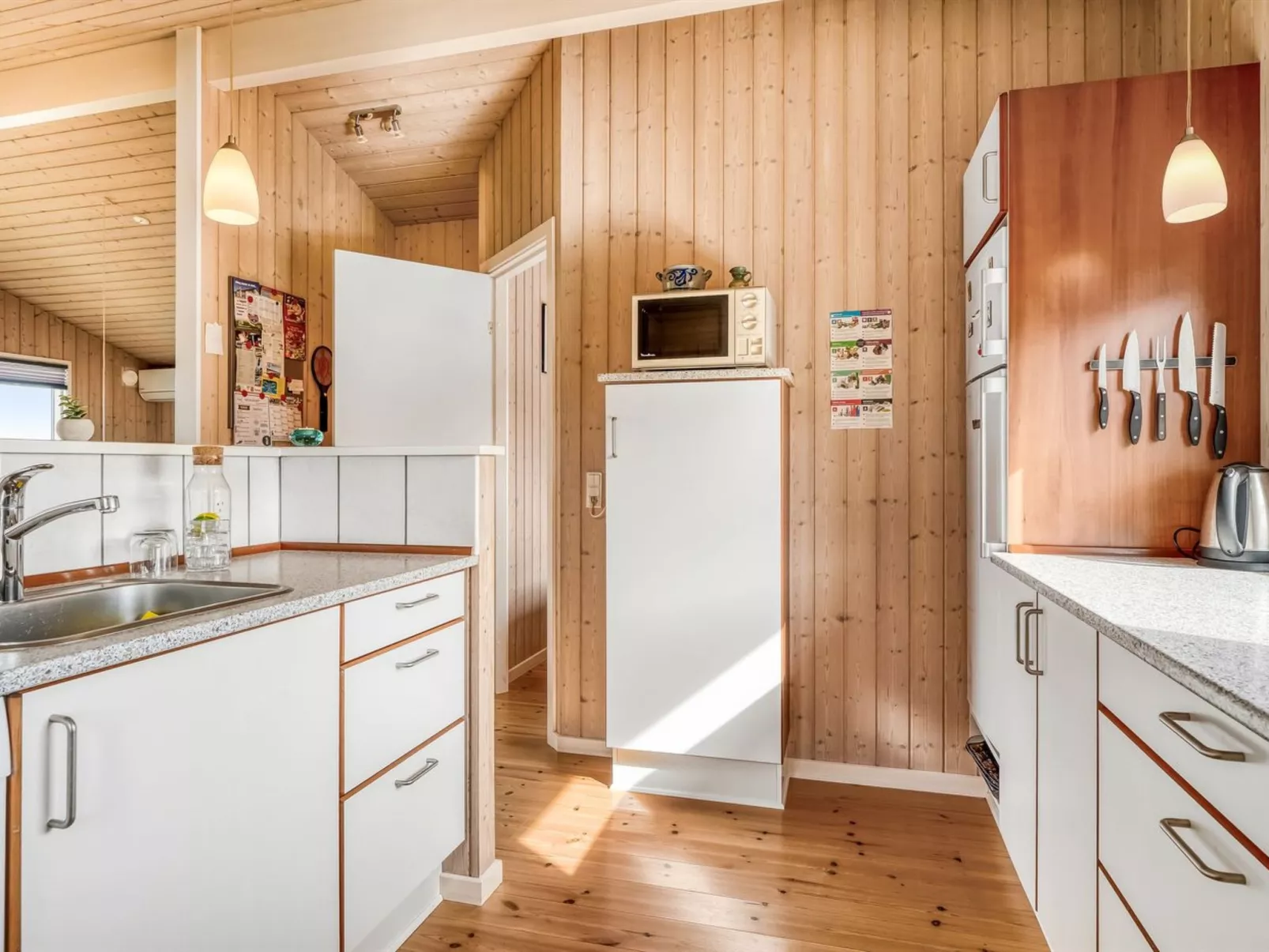 "Fridgerd" - 300m from the sea-Inside