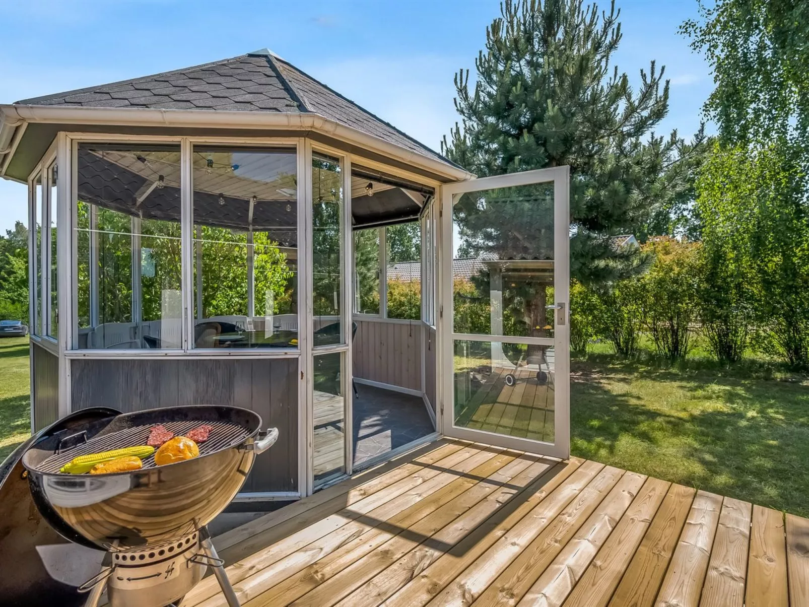 "Leeve" - 1.3km from the sea-Outside