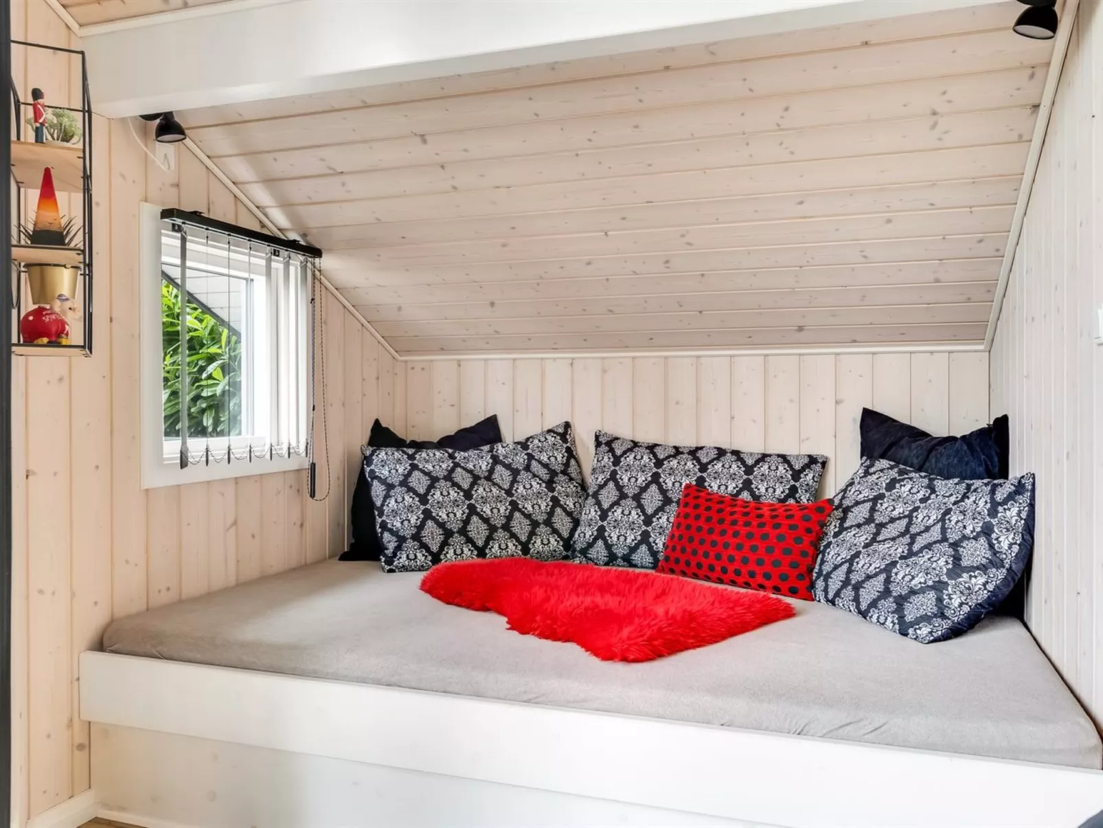 "Naimi" - 30km from the sea-Inside