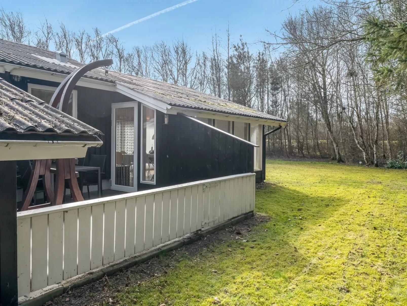 "Iris" - 200m to the fjord-Outside