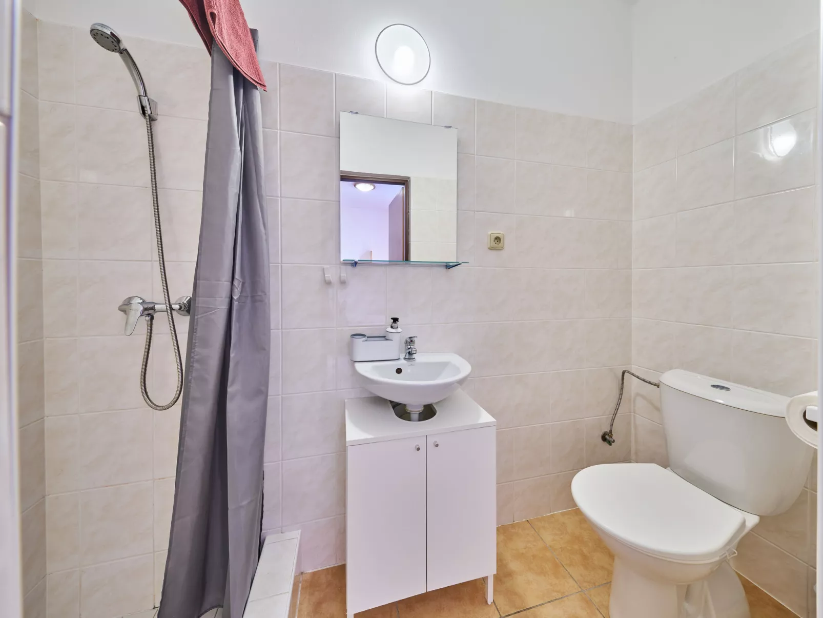 U Švýcarského dvora IV-Drinnen