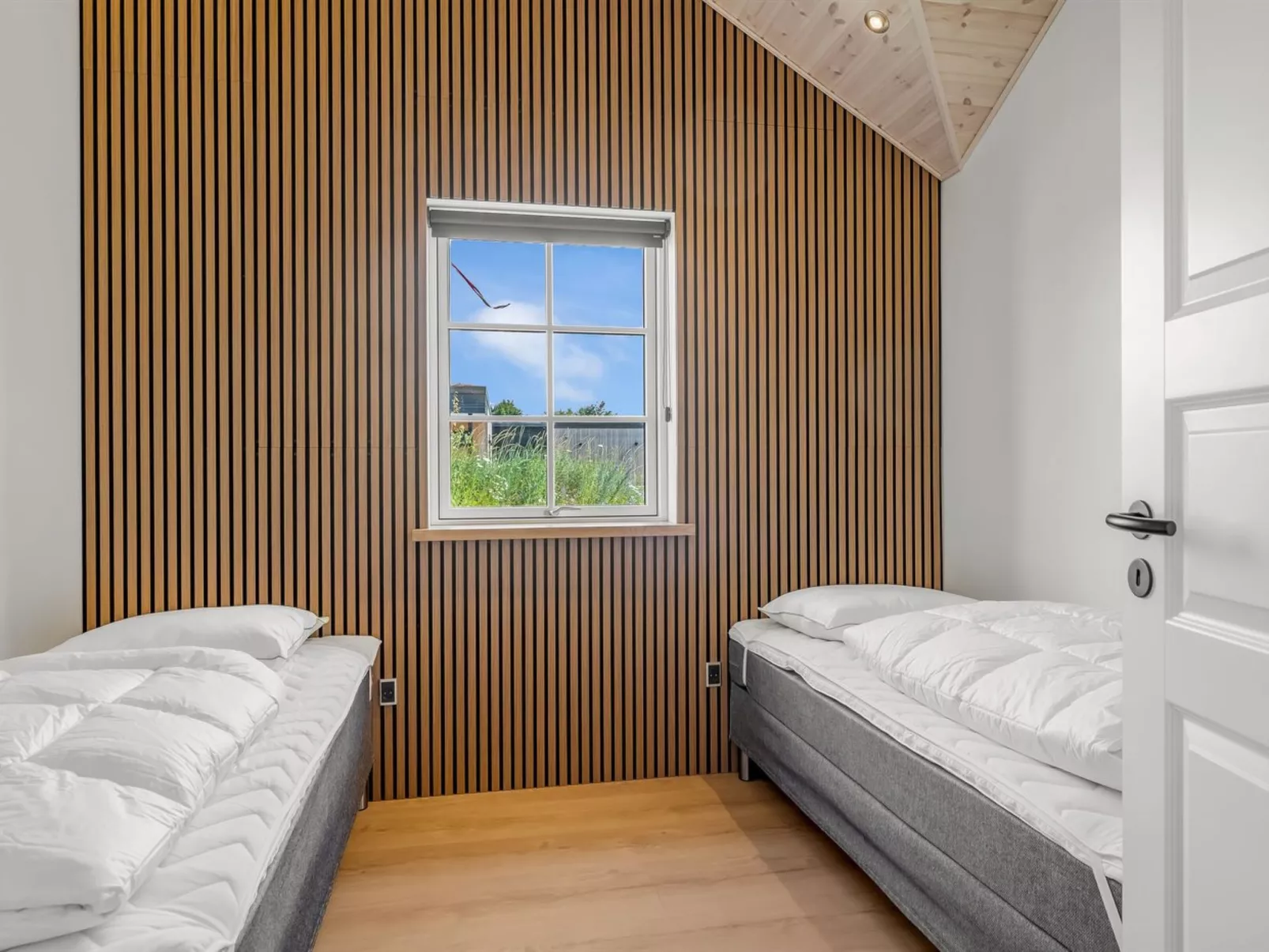 "Osa" -  from the sea-Drinnen