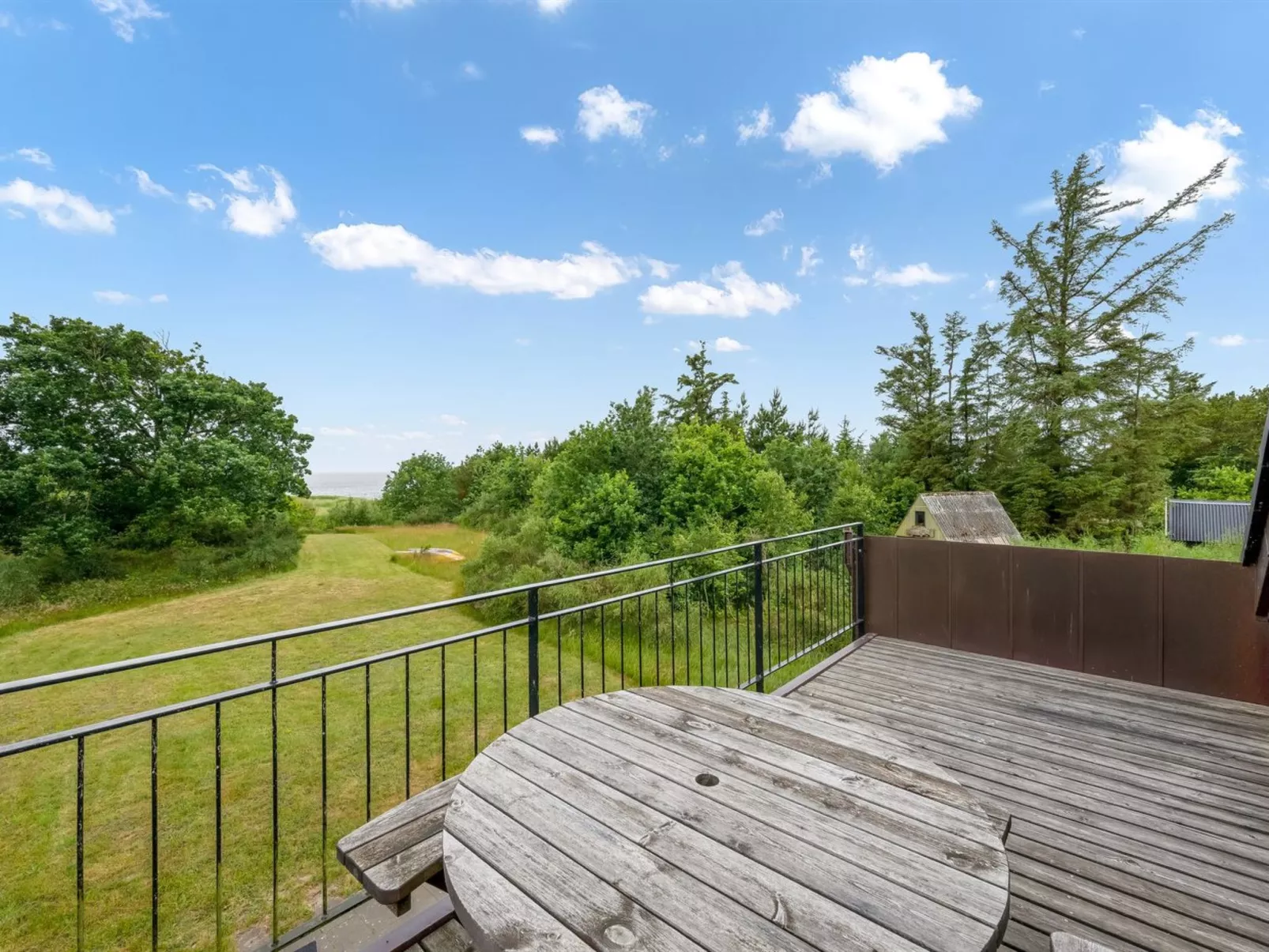 "Gadde" - 100m to the fjord-Outside