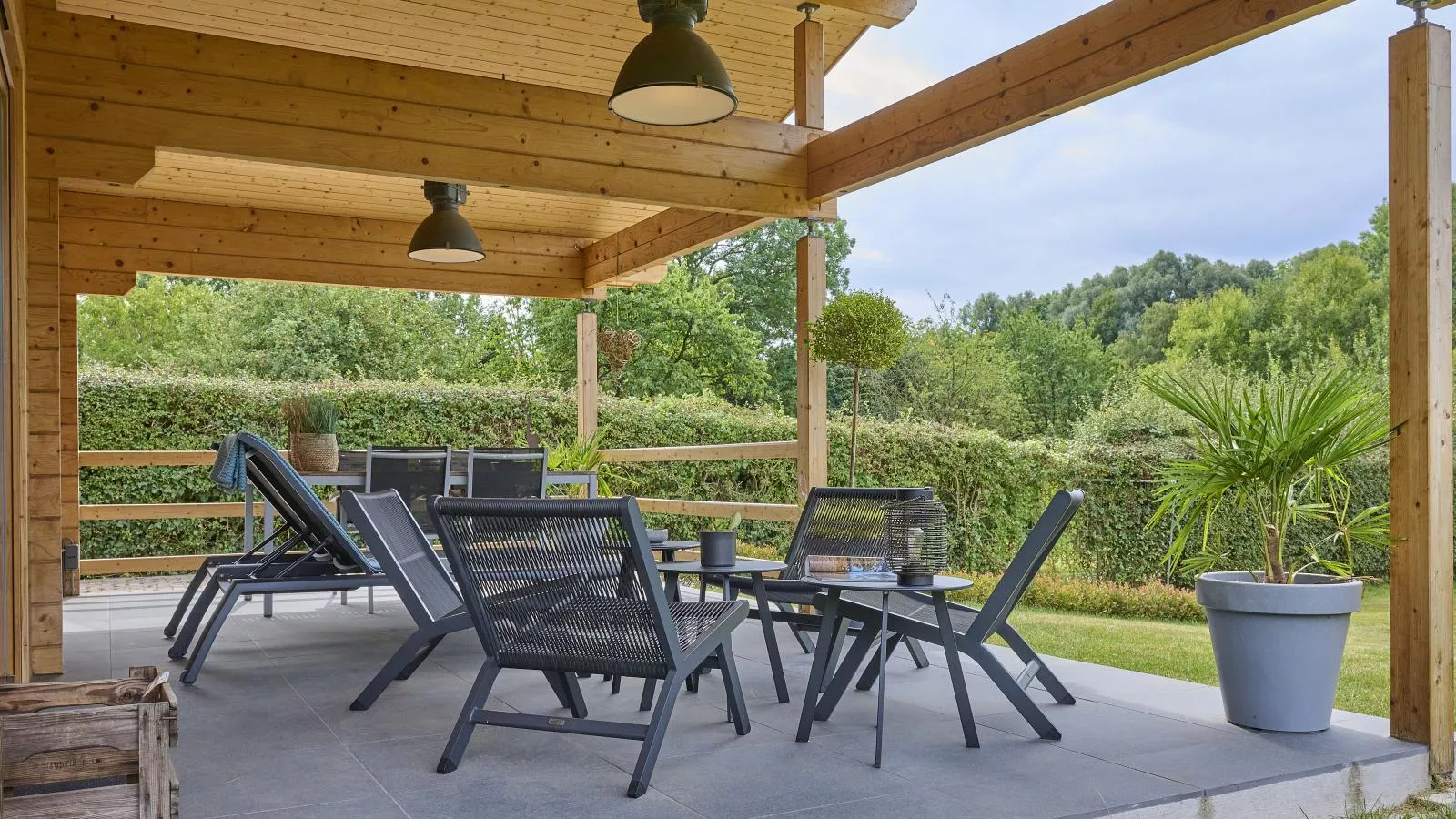 Bie Leentje op de Wei-Terrasse / balcon