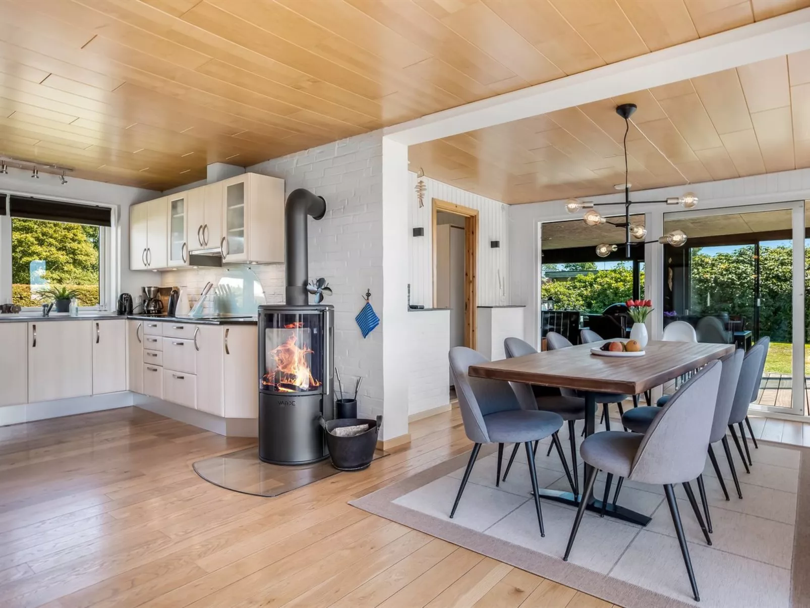 "Tecumseh" - 300m from the sea-Drinnen