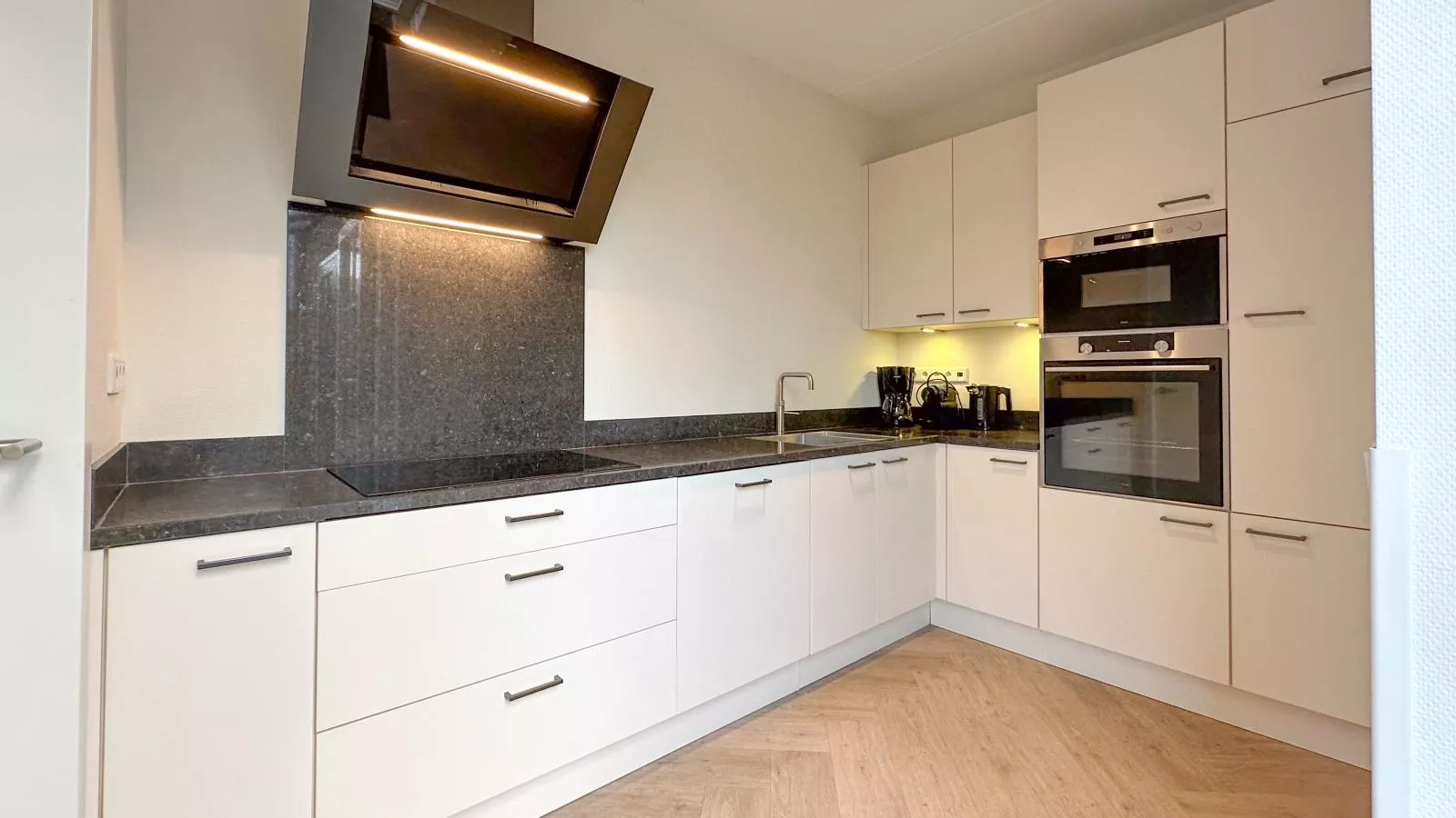 Happy Beach 48-Kitchen