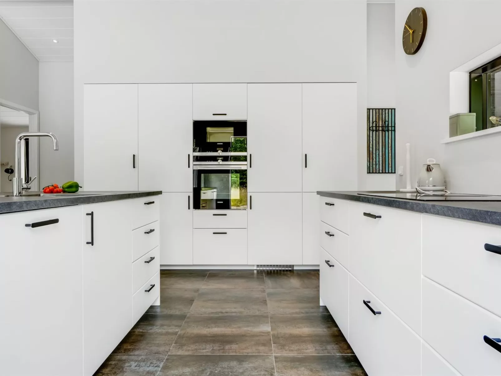 "Sighvat" - 300m from the sea-Drinnen