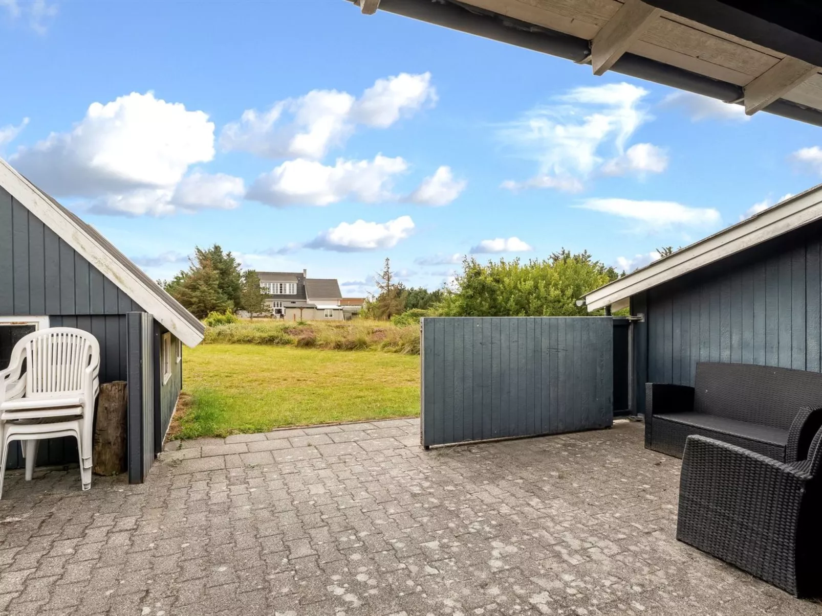 "Claudine" - 700m from the sea-Outside