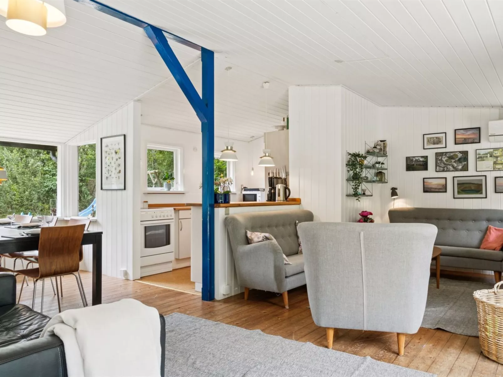 "Farman" - 200m from the sea-Drinnen