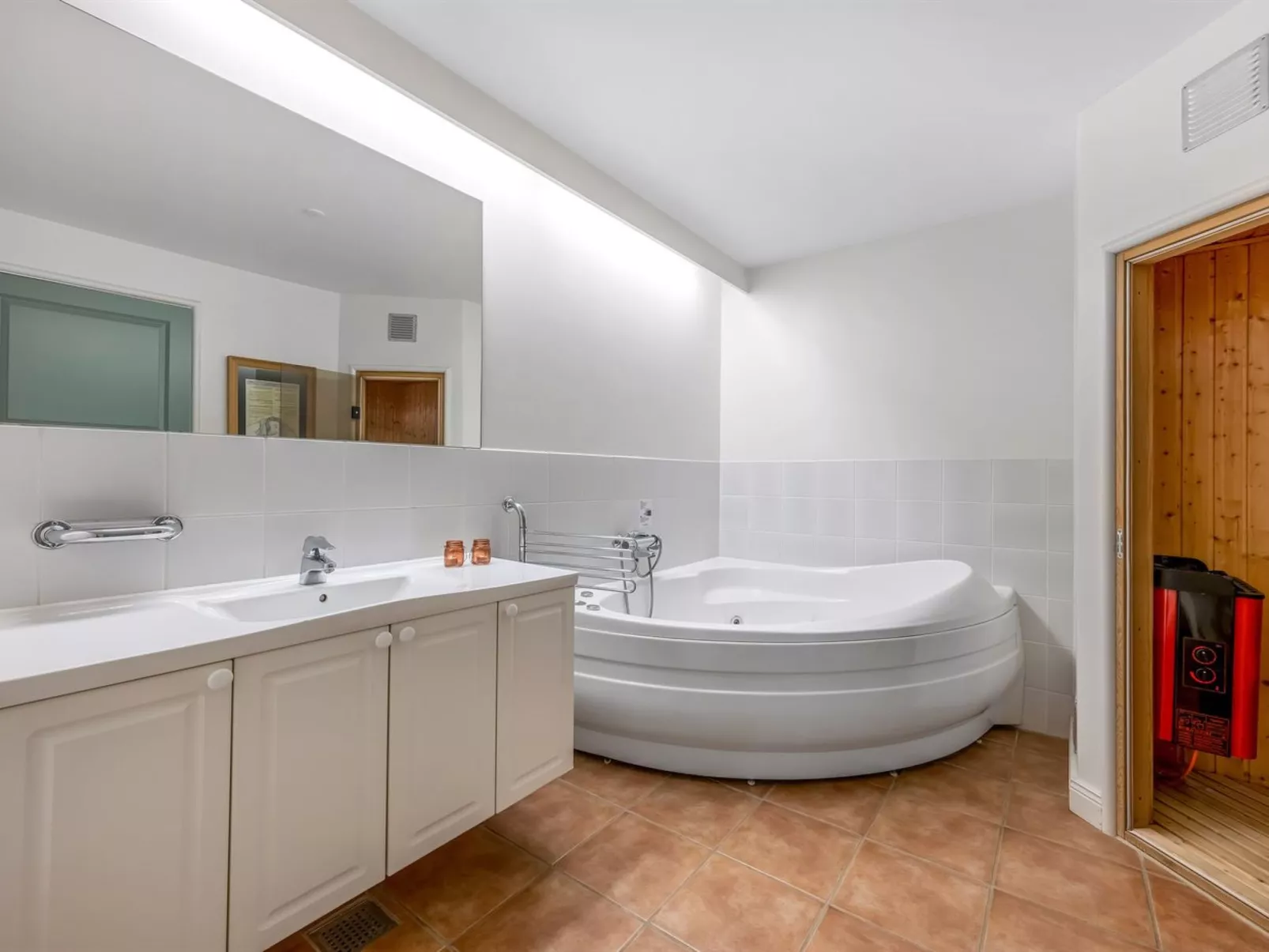 "Hildegerd" - 100m from the sea-Inside