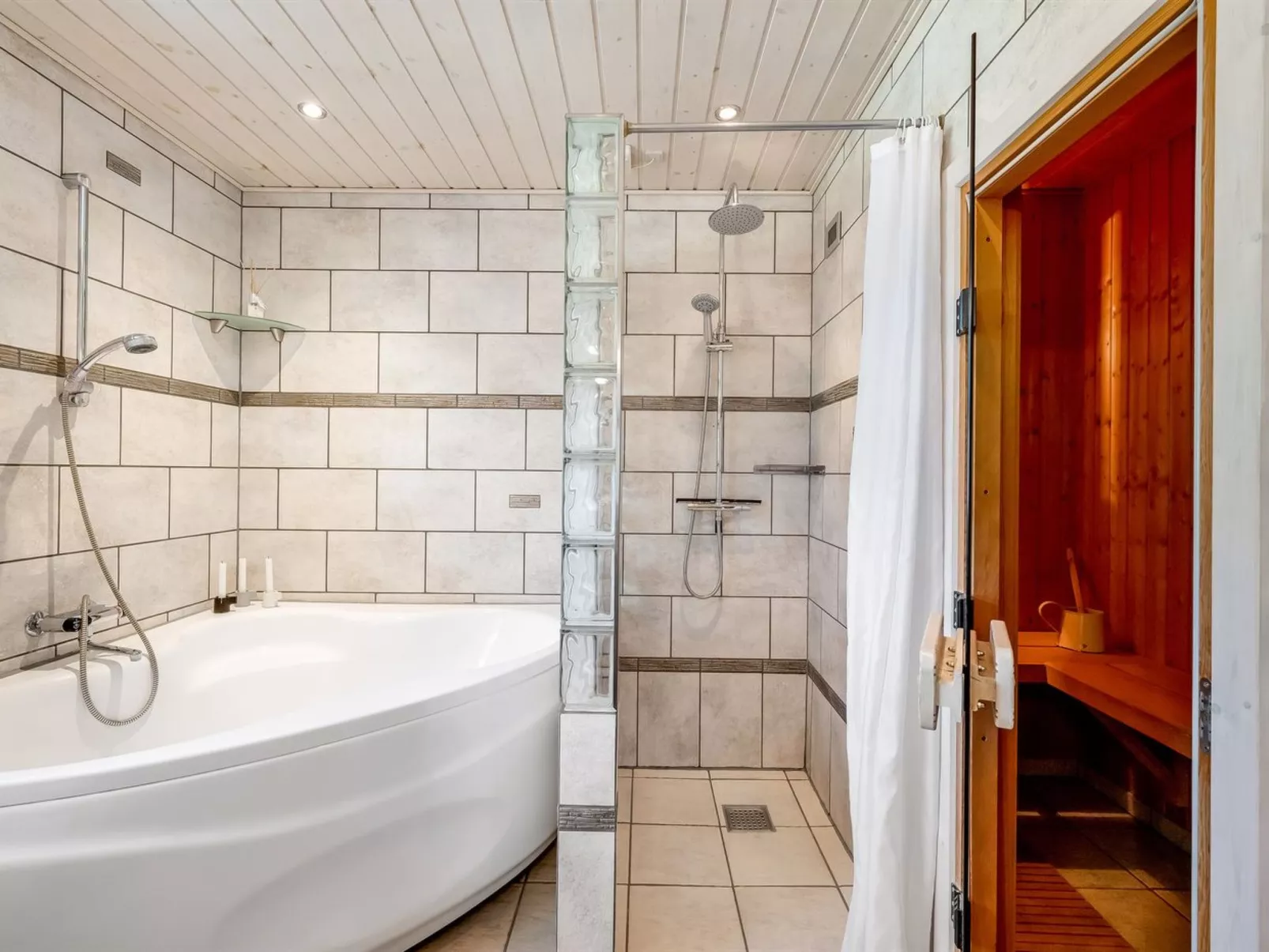 "Lillebror" - 12km from the sea-Drinnen