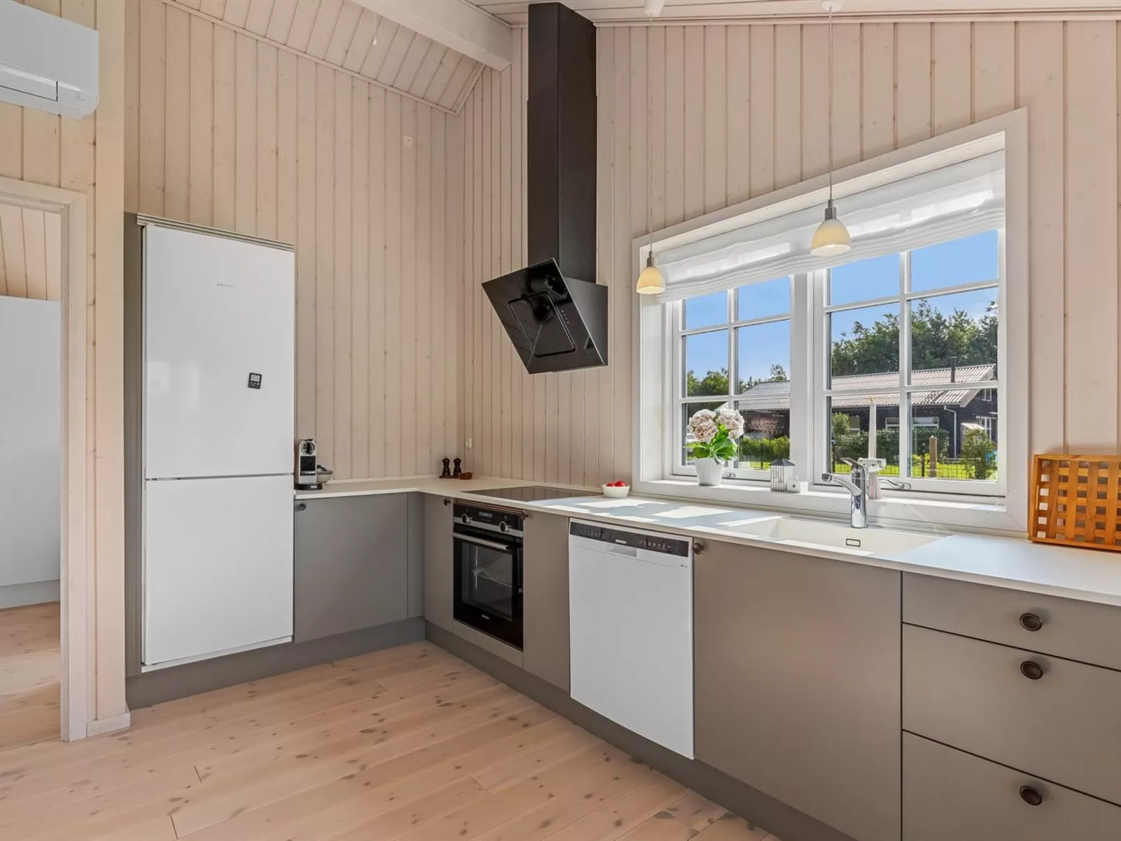 "Hellevi" - 900m from the sea-Dedans