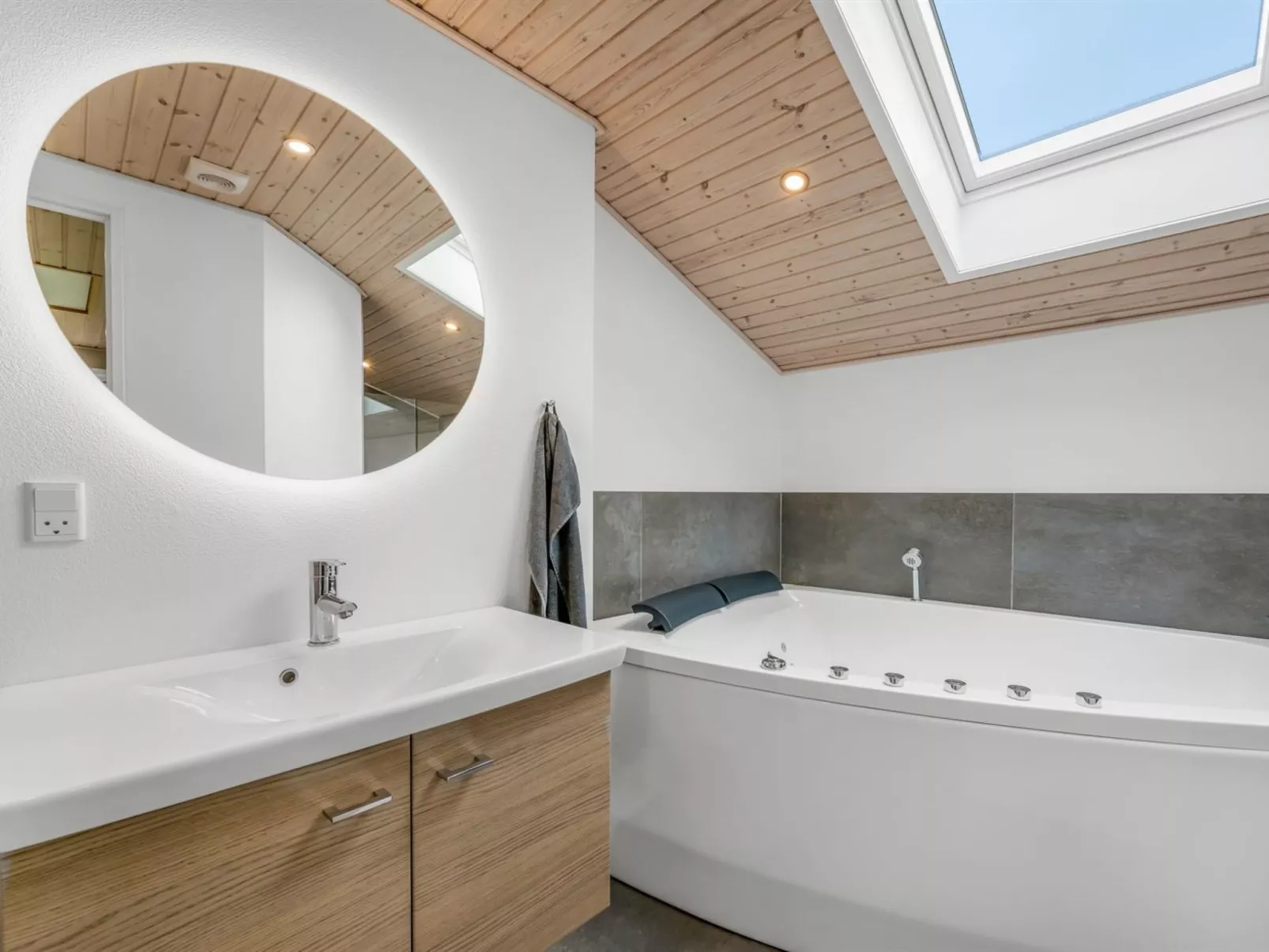 "Roland" - 200m to the fjord-Dedans