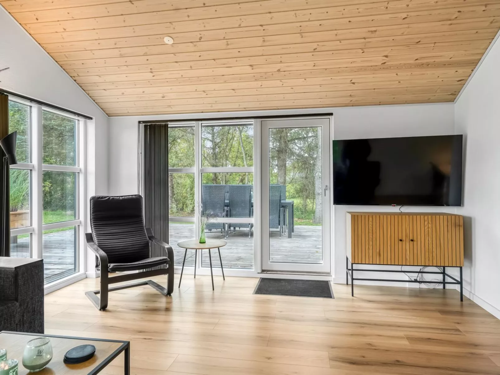 "Silvia" -  from the sea-Drinnen