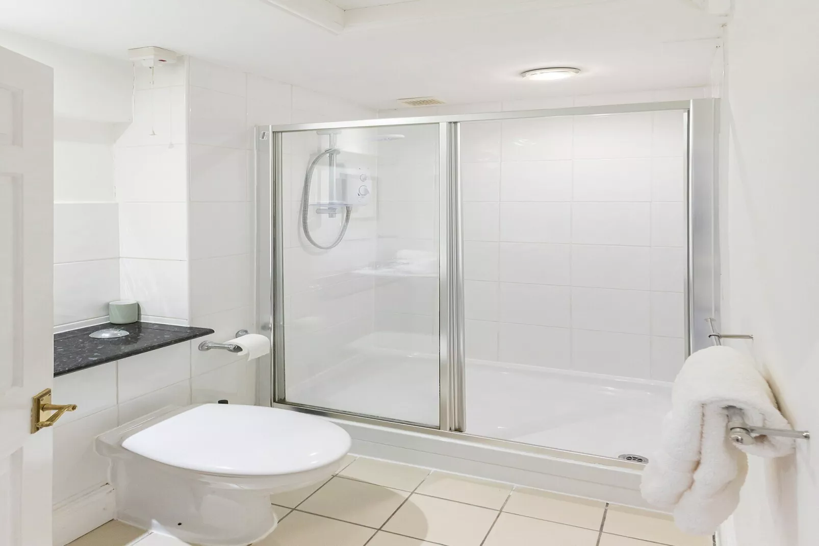 EN_DBY009_Standard Single Room - Shared-Salle de bain