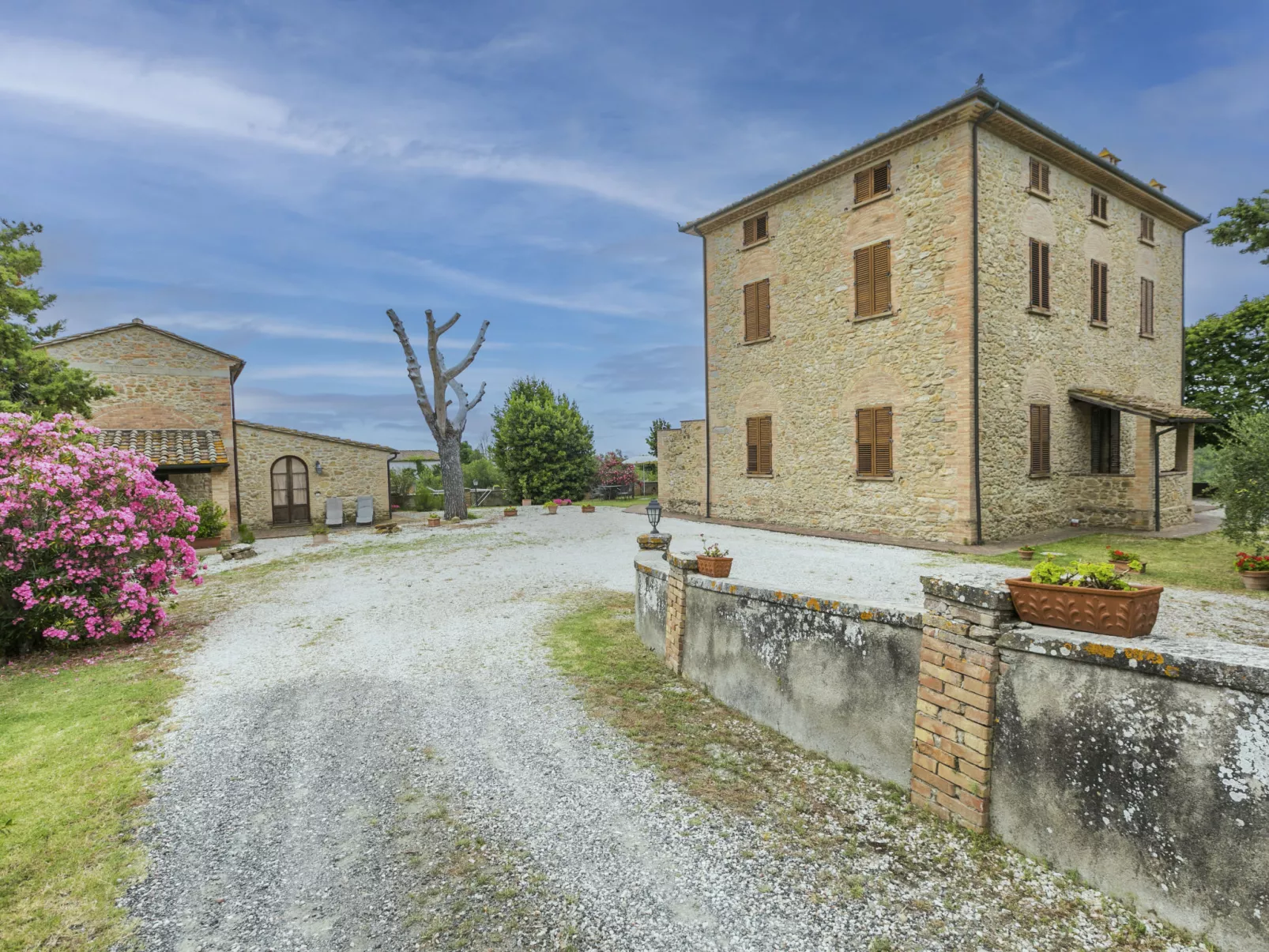 Villa Caggio-Outside