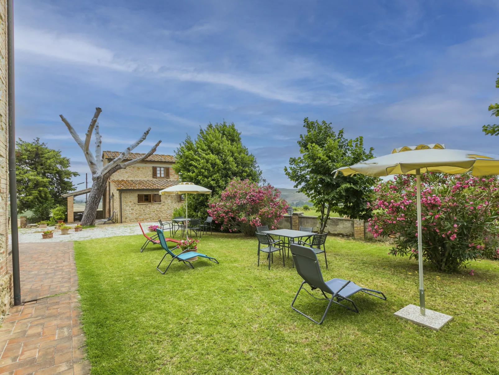 Villa Caggio-Outside