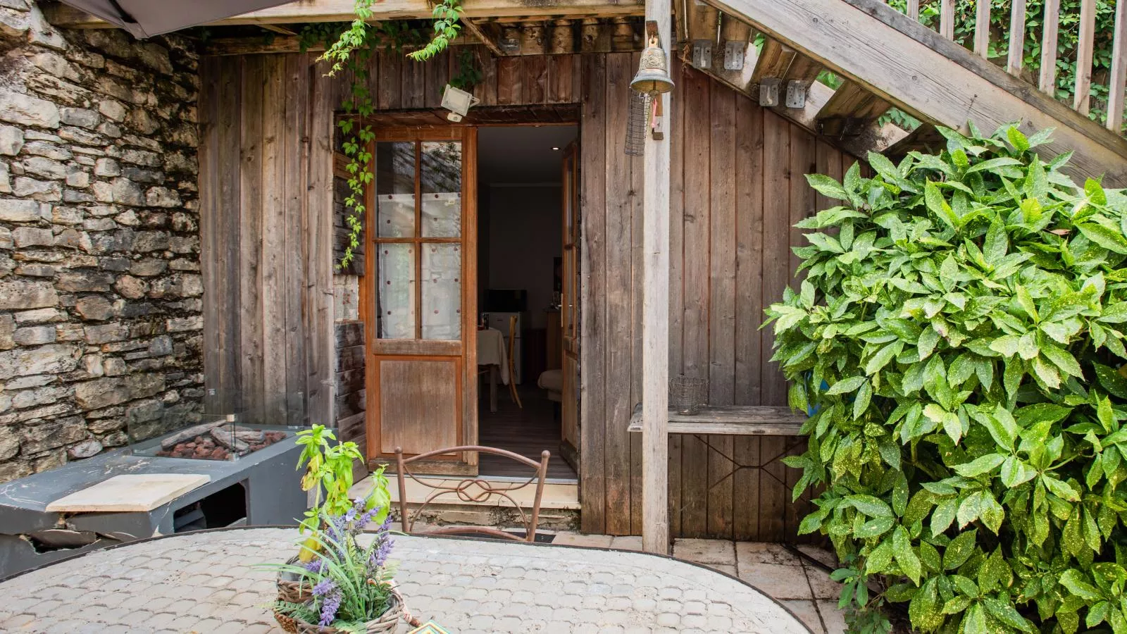 Lili-Terrace balcony