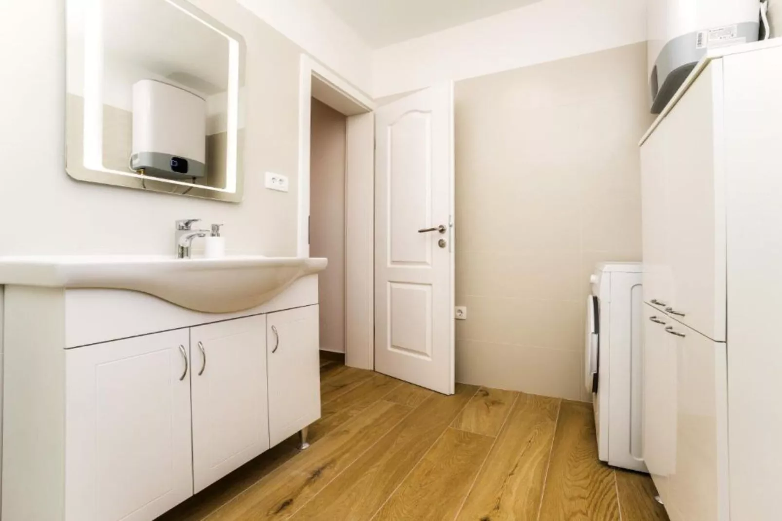 Two Bedroom Apartment With Private Pool-Salle de bain