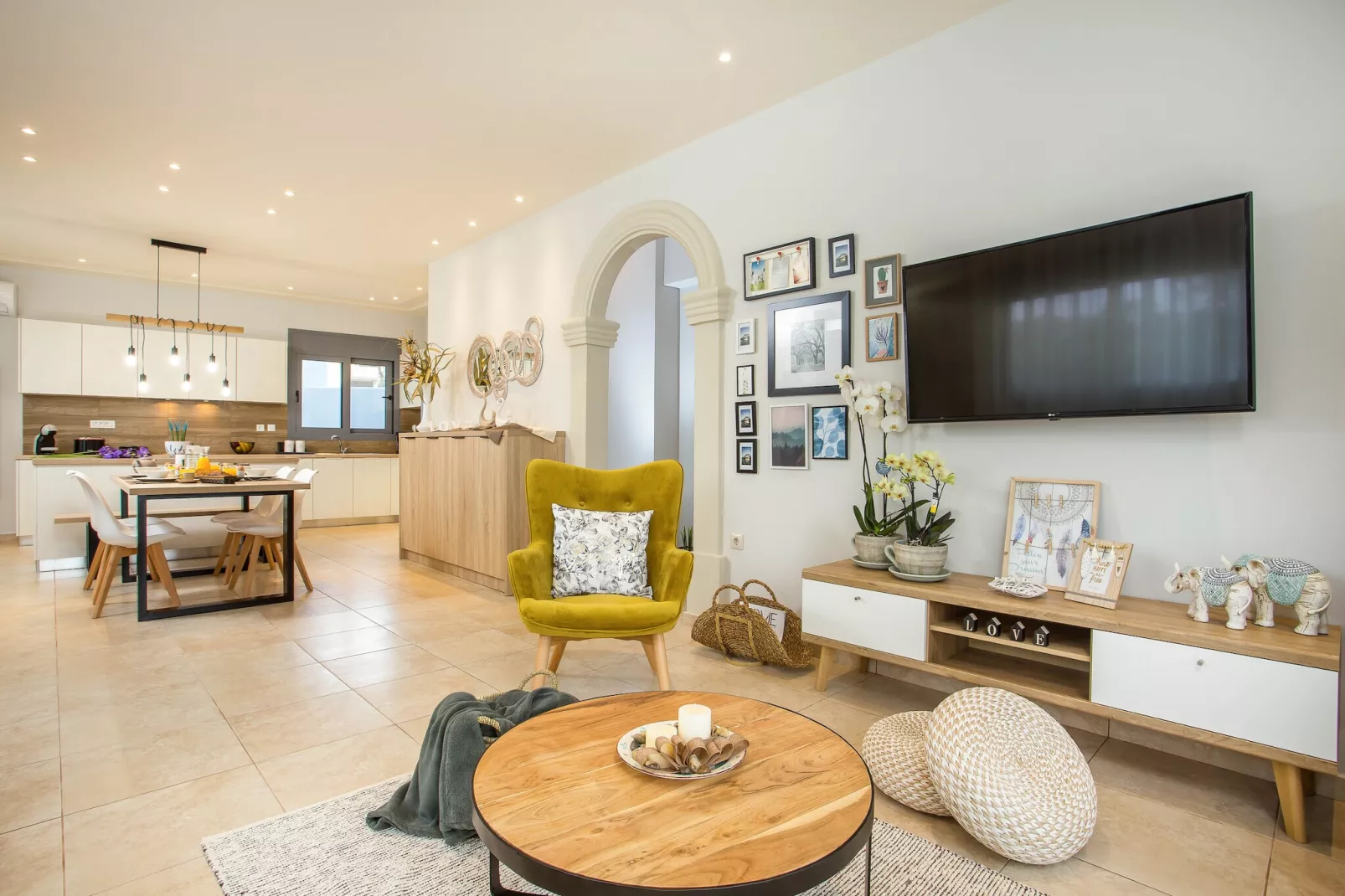 The Sisters Villa-Salon