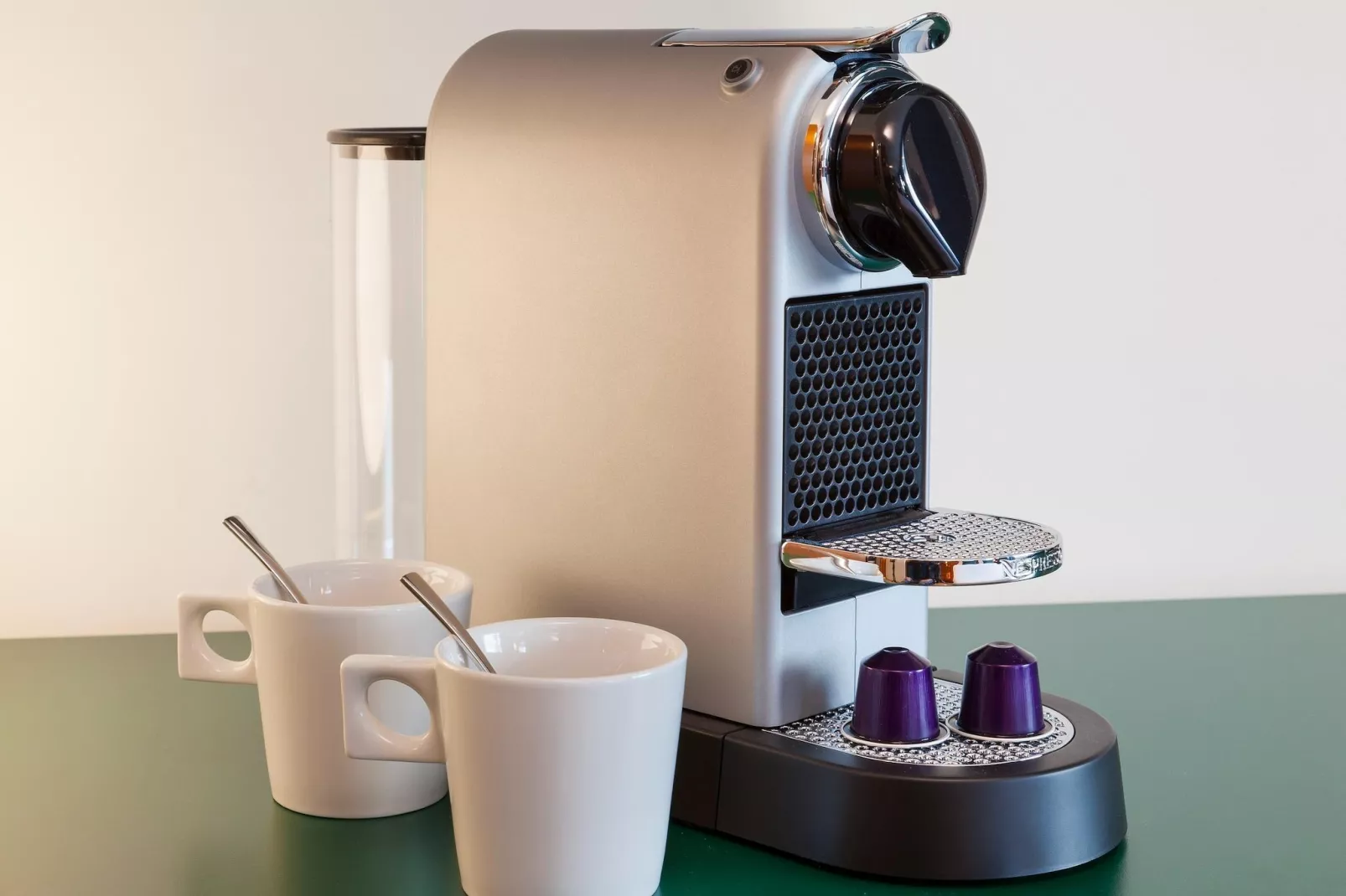 NEHÔ SUITES CANNES CROISETTE - Comfort room with terrace and pool view-Ambiance