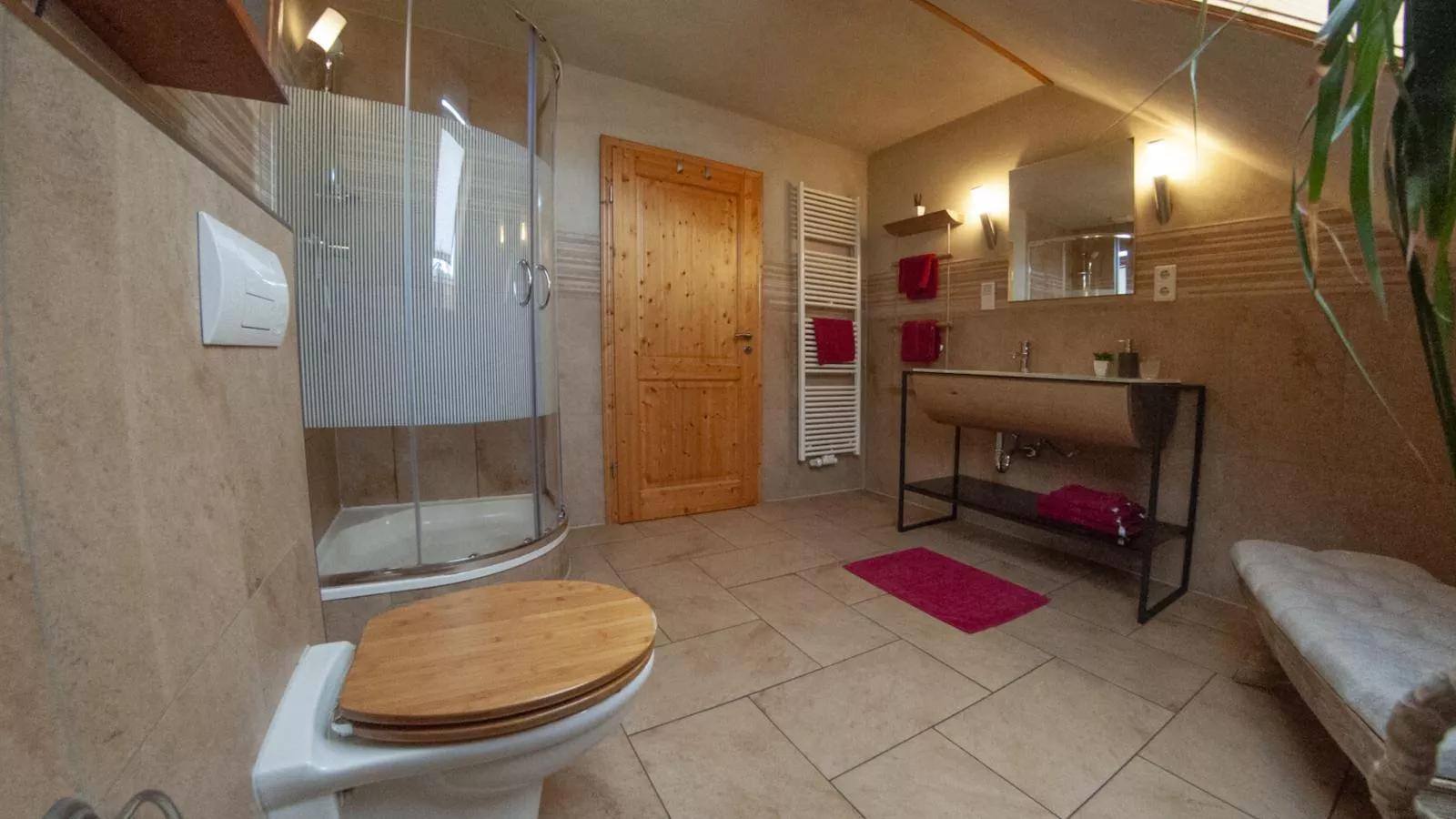 Naturstammhaus-Badezimmer