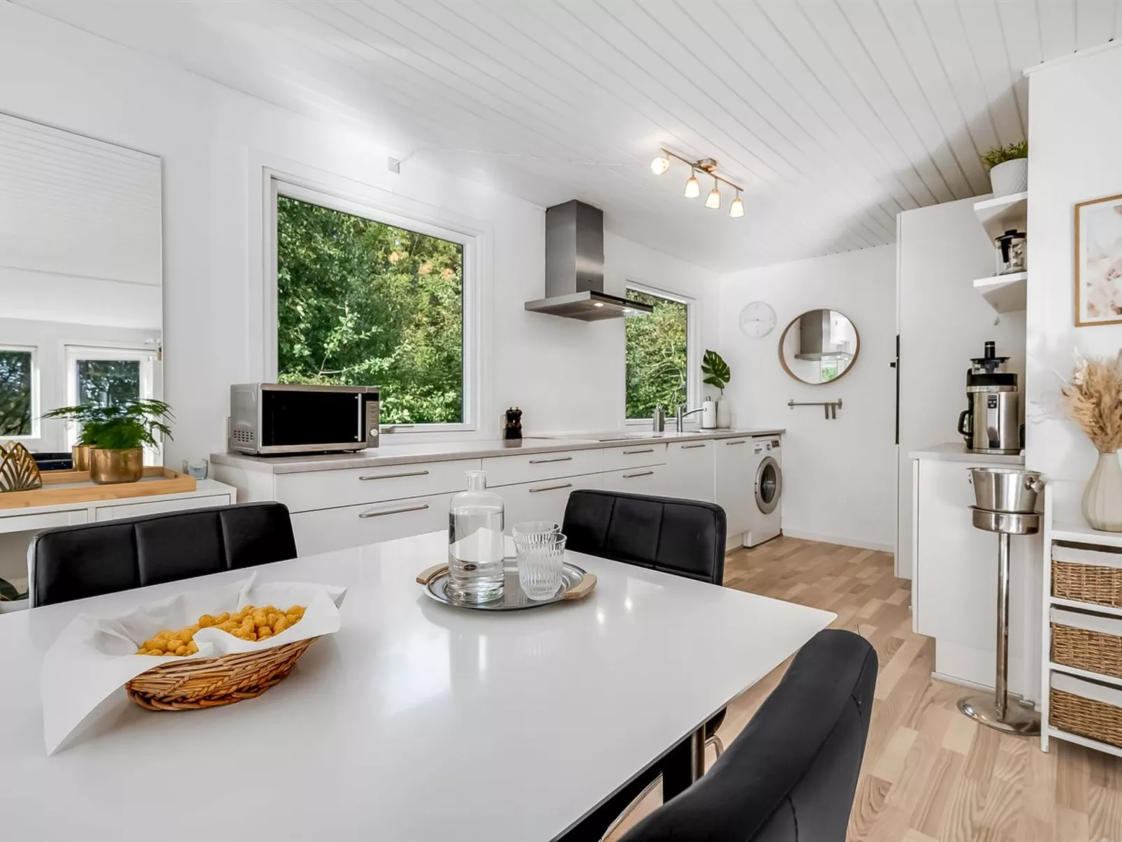 "Winder" - 925m from the sea-Inside