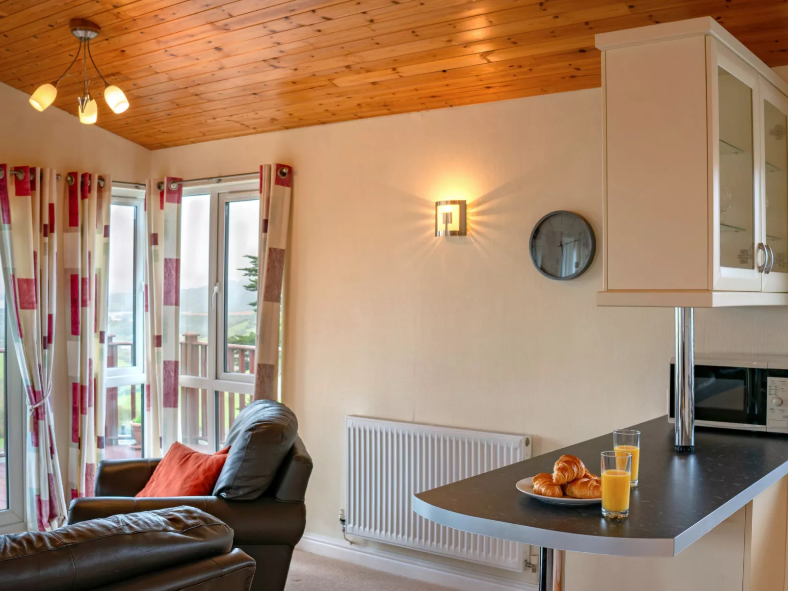 Whitsand Bay Lodge-Drinnen