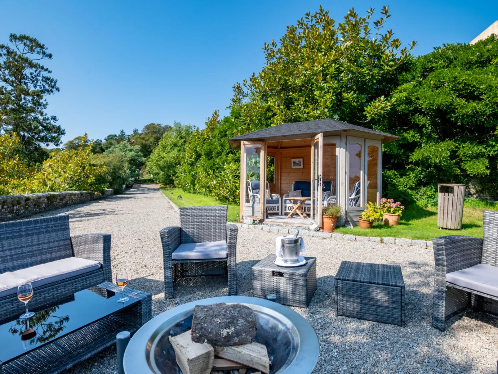 Historic Castle on River Tamar-Draußen