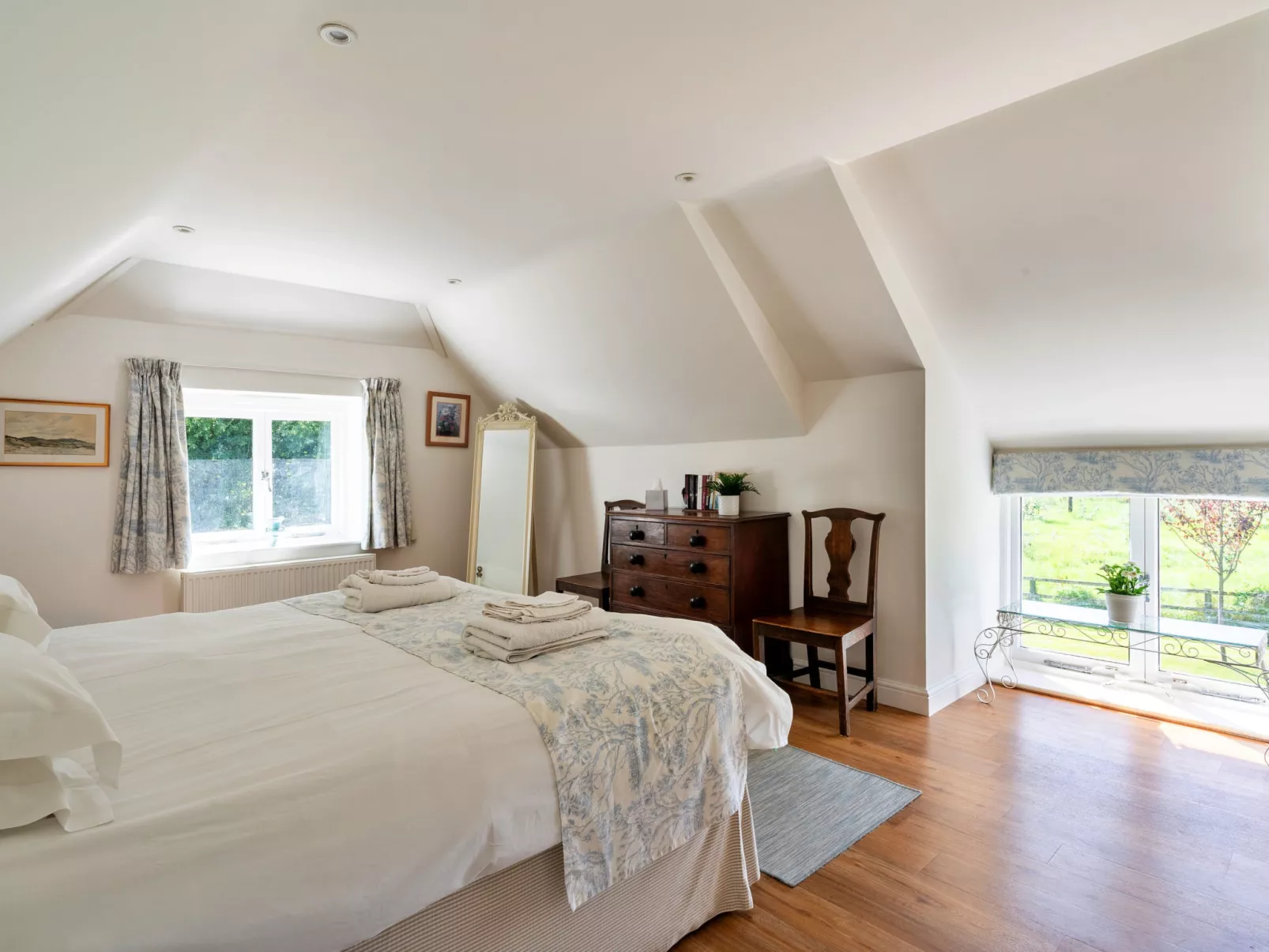 The Old Granary-Dedans