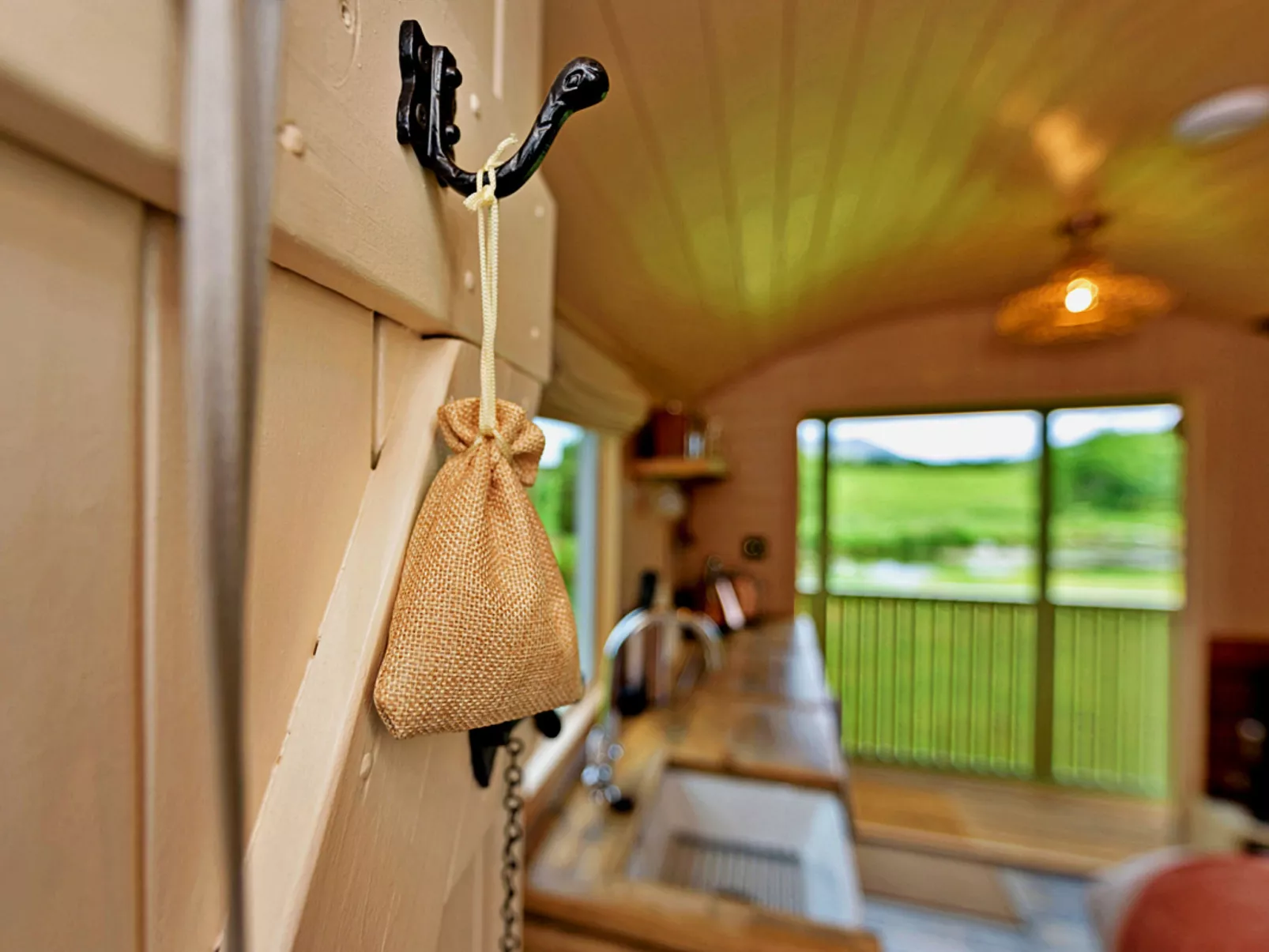 'Marared' Gypsy Hut-Dedans