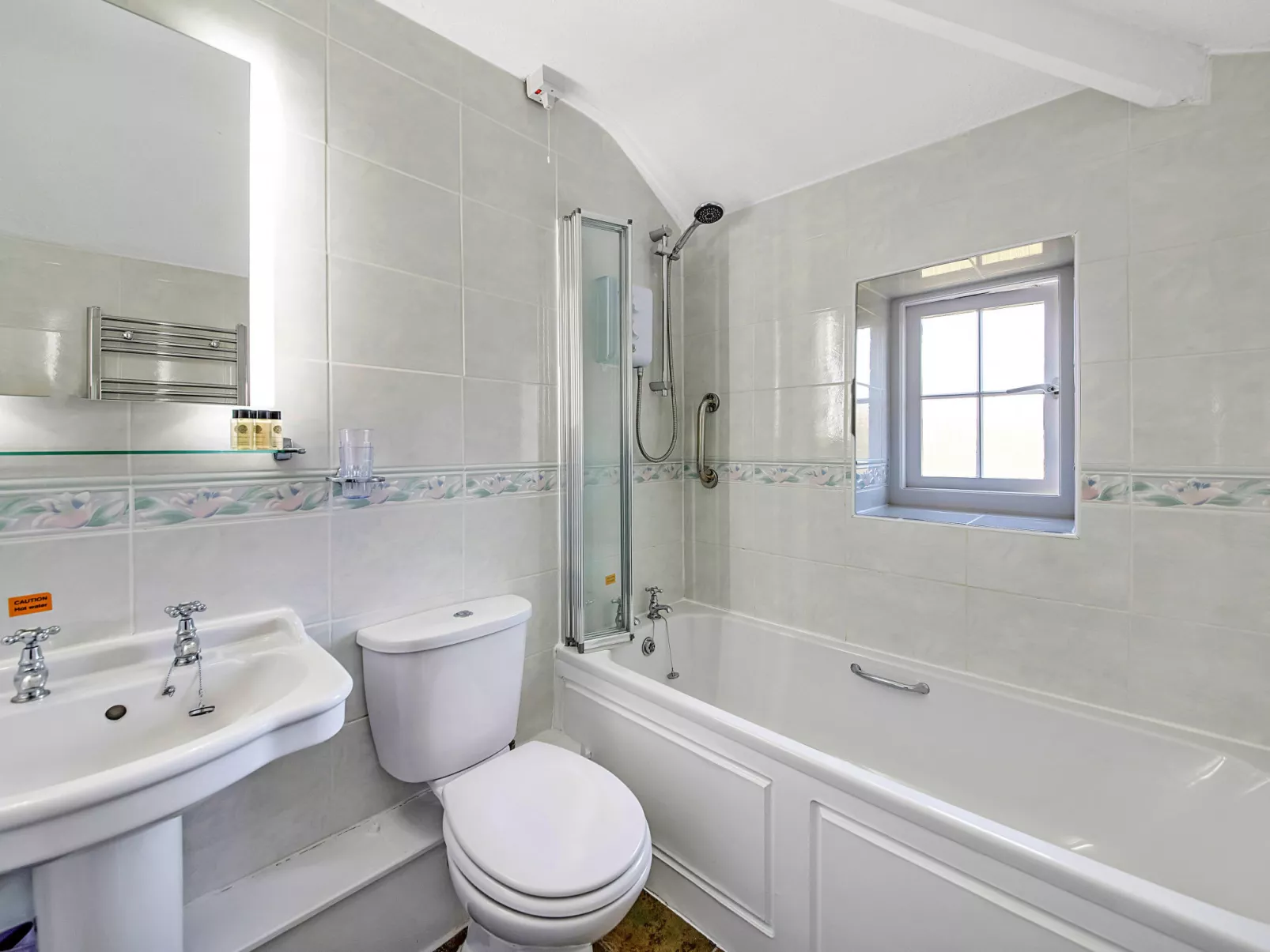 Cleveland Hall Apt-Drinnen