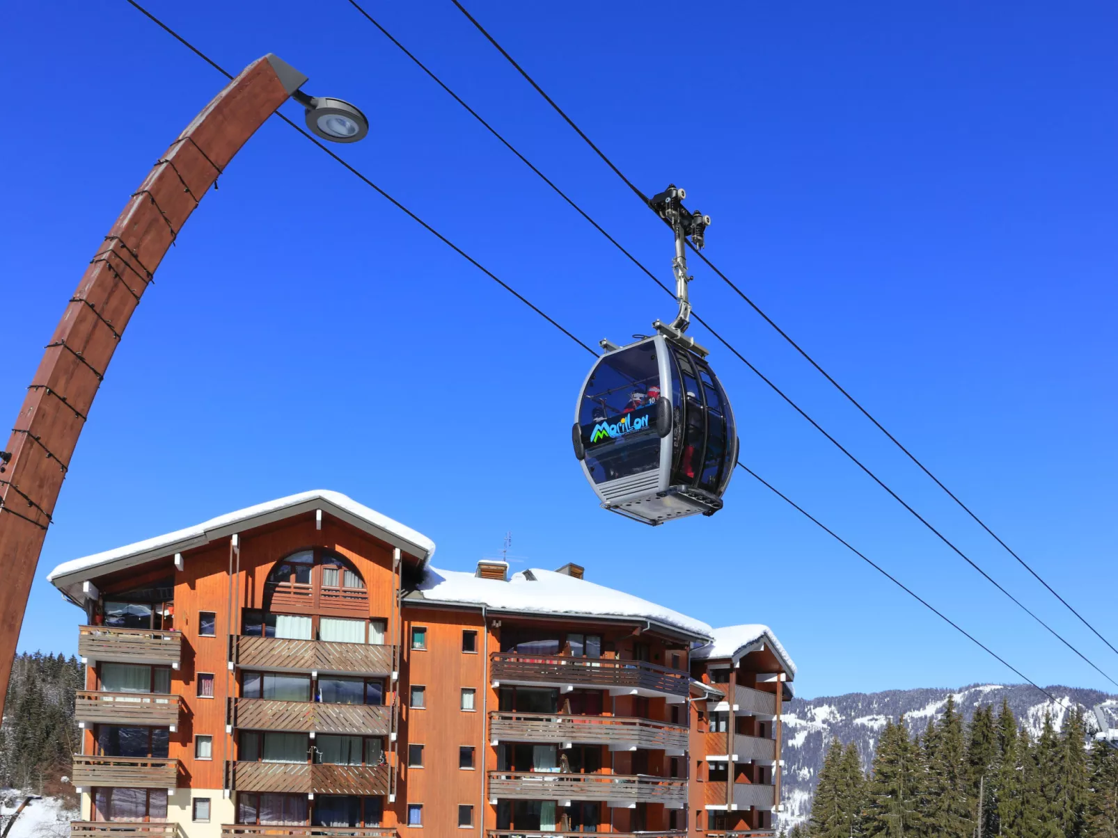 Les Eterlous-Outside