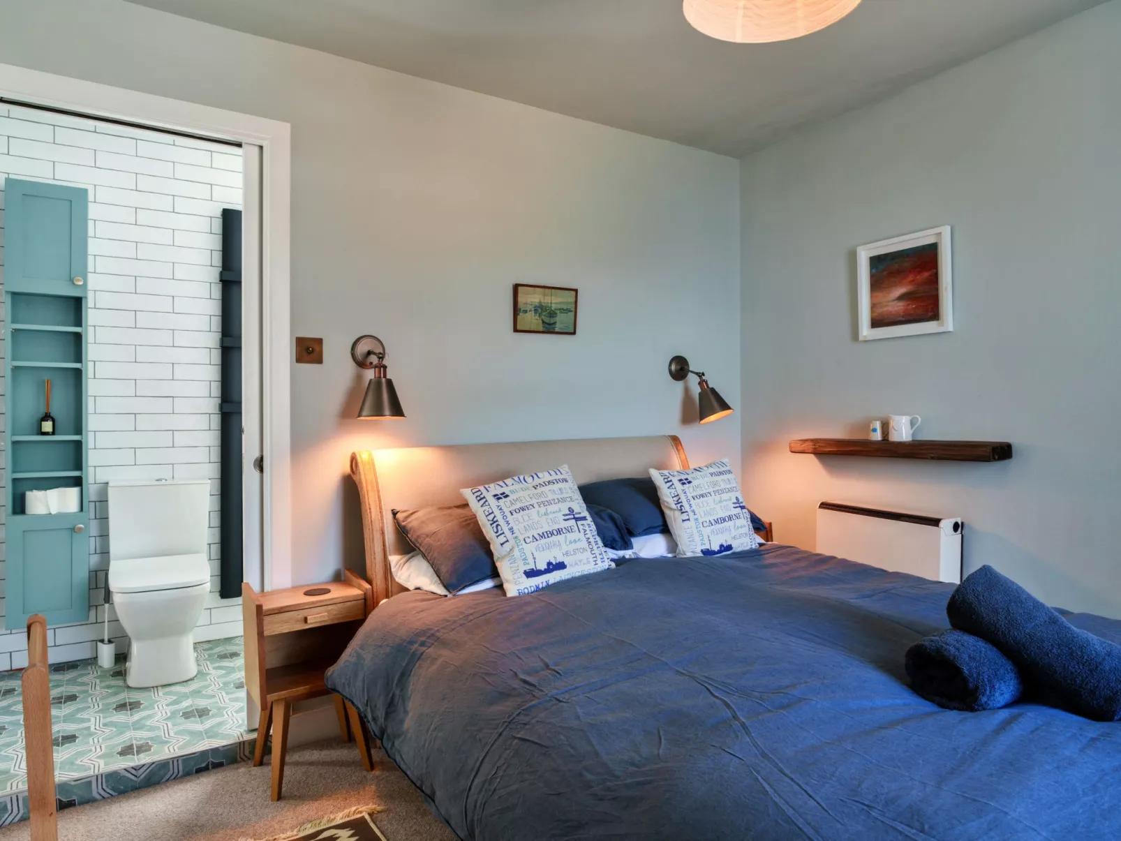 April Cottage-Dedans