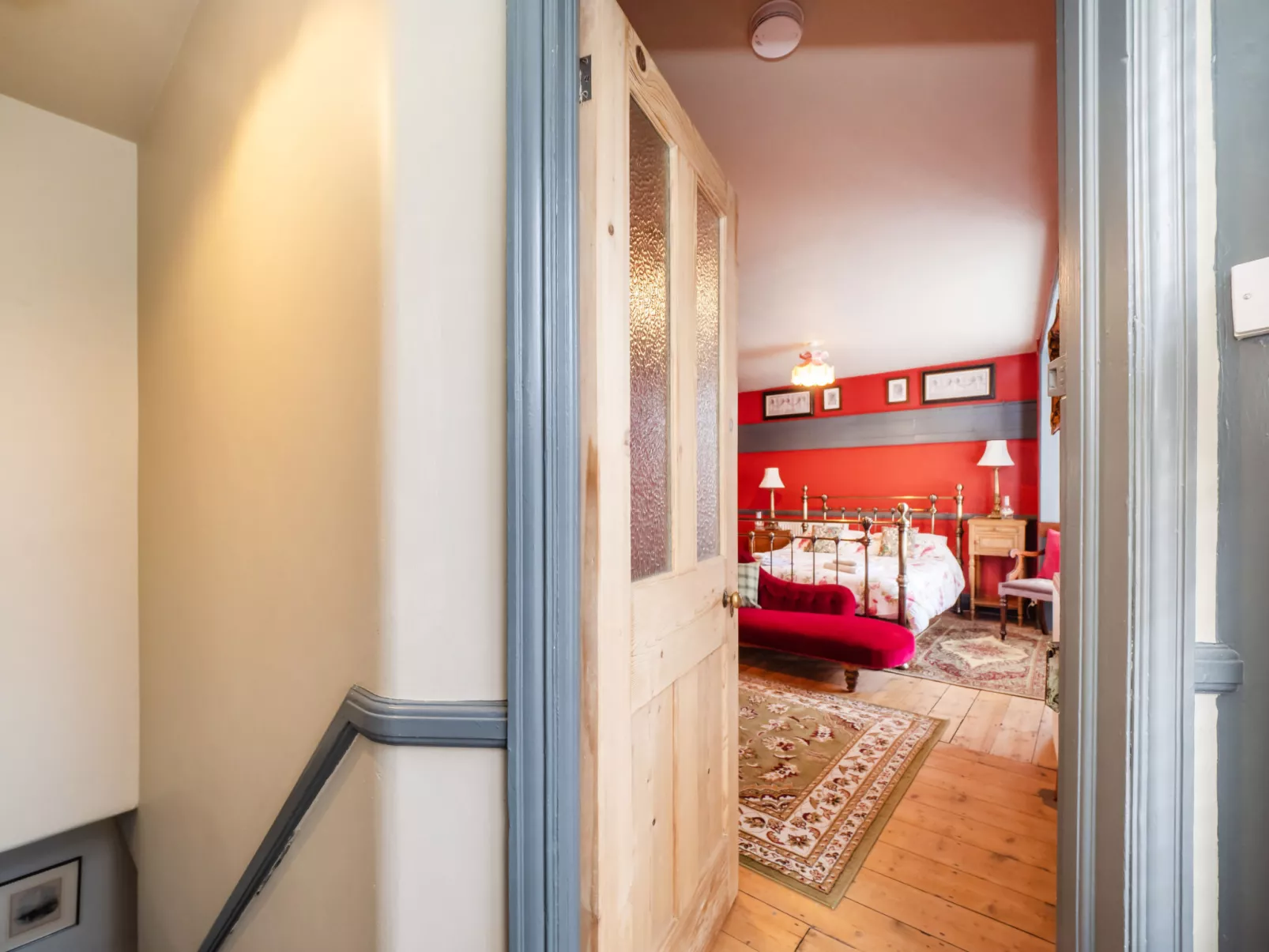 The Old Sunday School & Vestry-Dedans