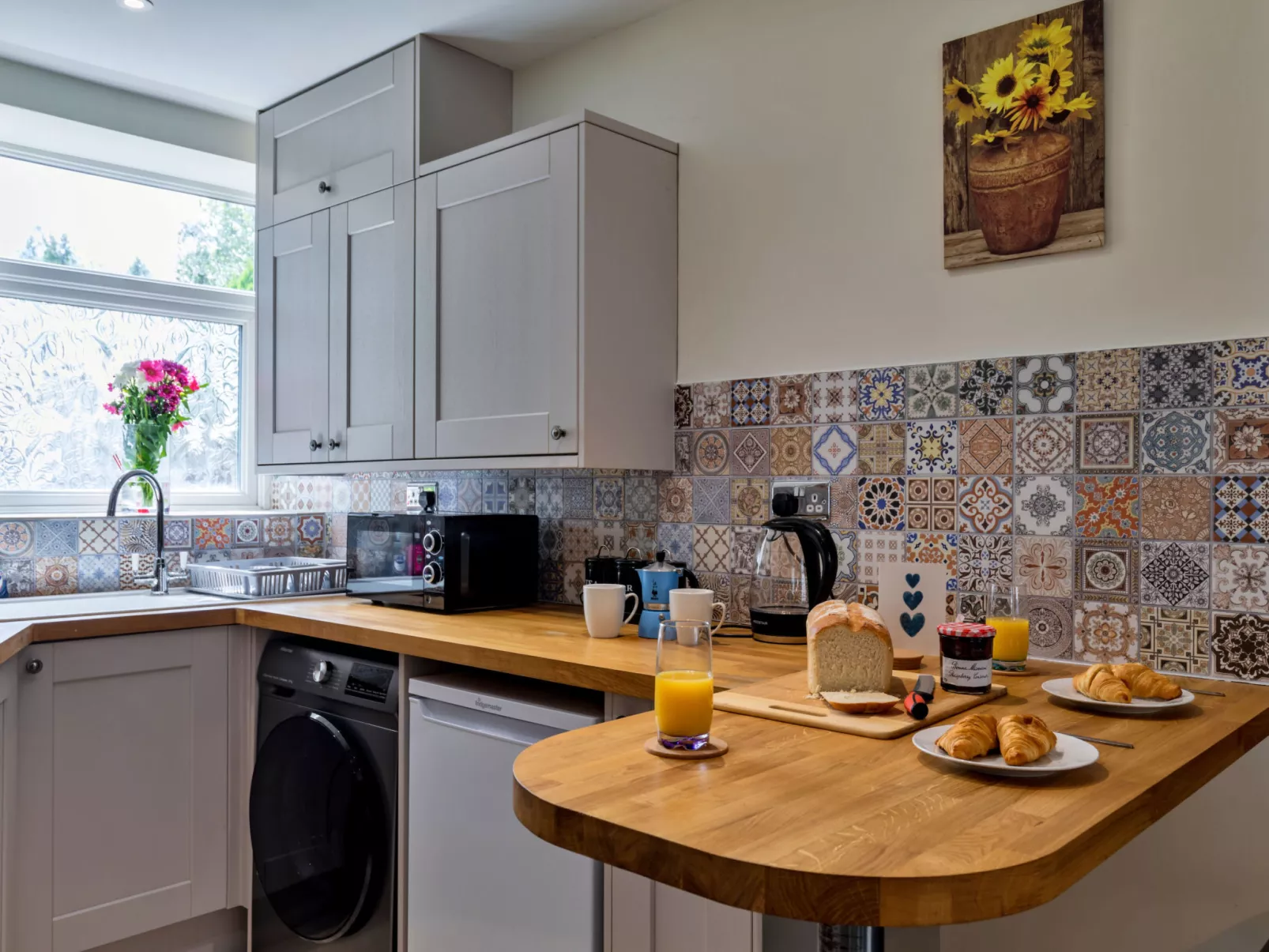 Suzy's Cottage-Inside