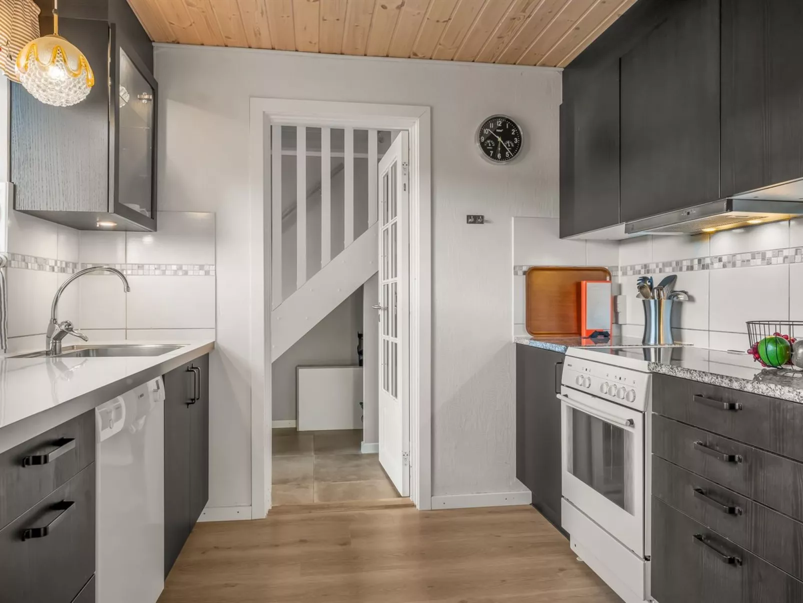 "Missa" - 2km to the fjord-Dedans