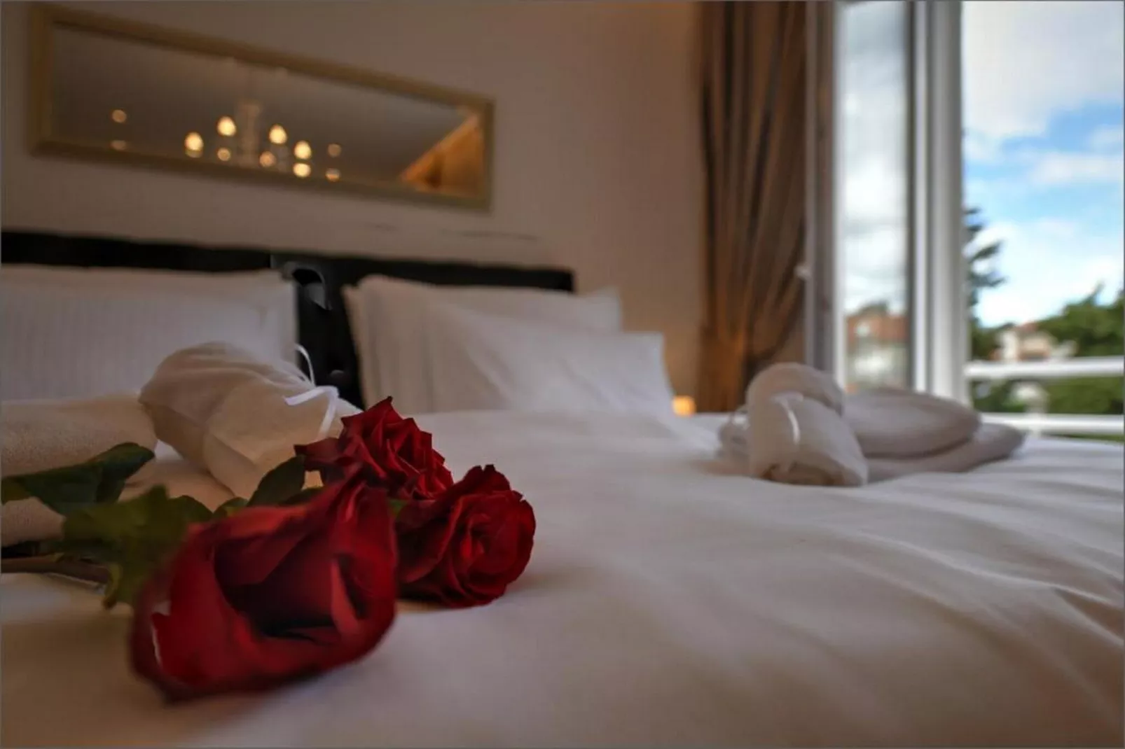 Deluxe Double Room with Double Bed and Balcony (3)-Schlafzimmer