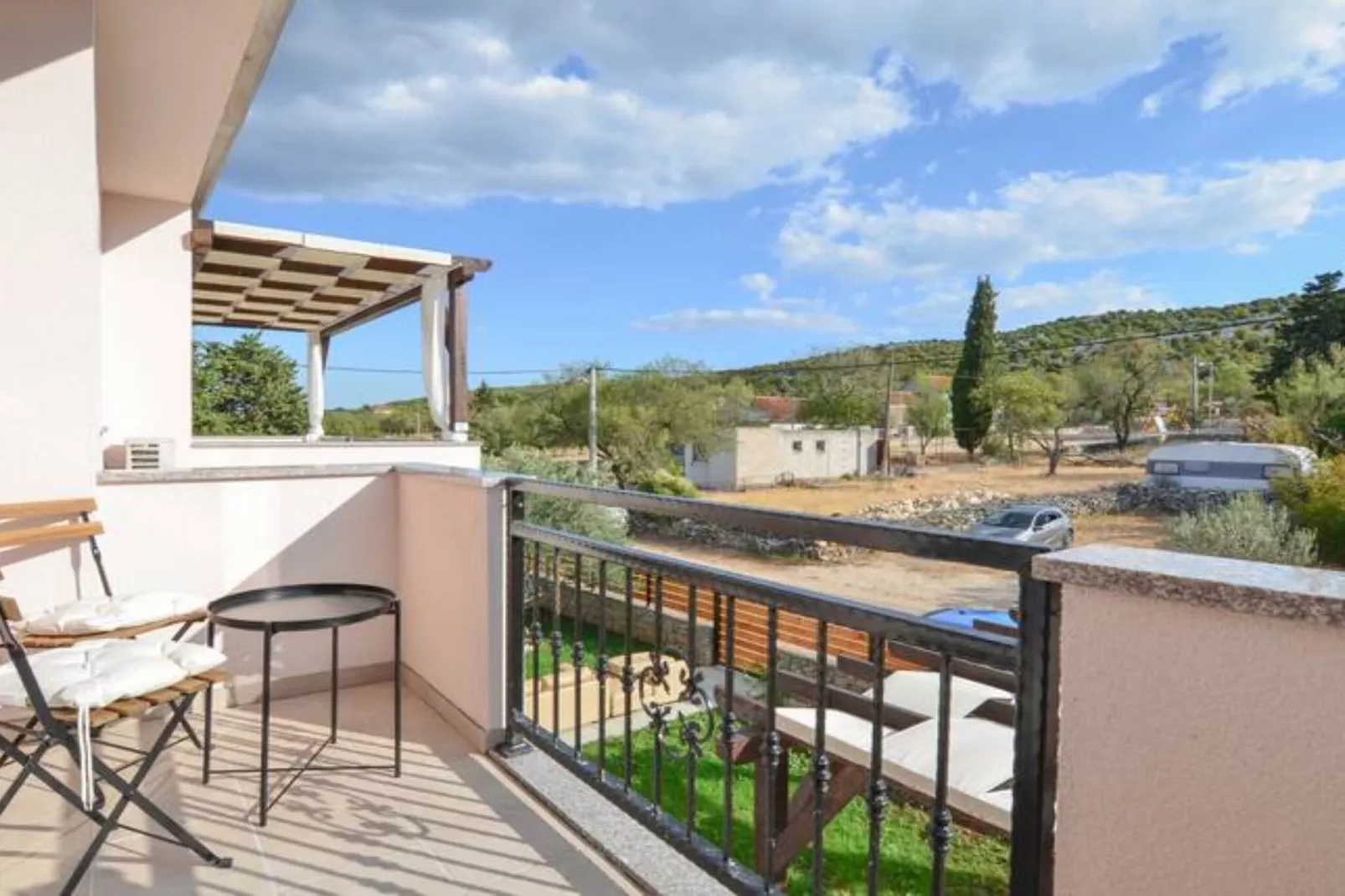 Villa With Pool-Terrasse/Balkon