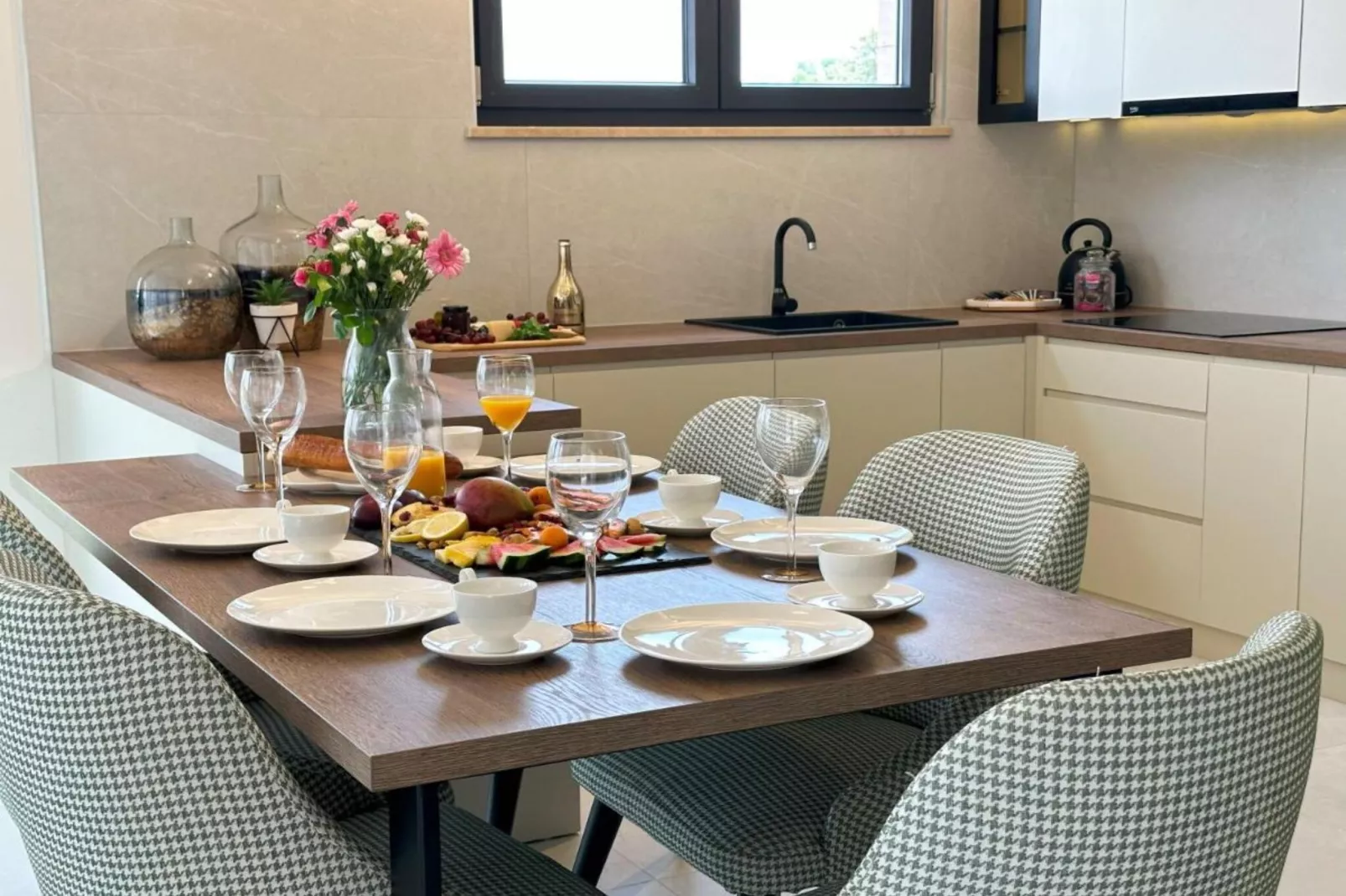 Leonarda Waterfront Residences- Three-Bedroom Penthouse  (The Riviera Three) -S3-Cuisine