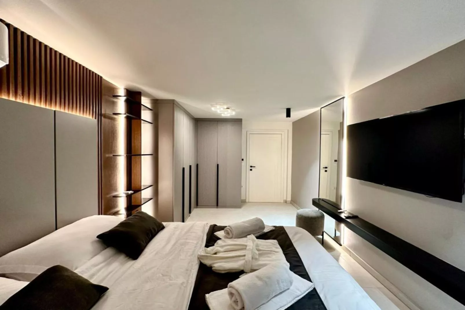 Leonarda Waterfront Residences-Two-Bedroom Apartment with private pool (The Bayfront One) -S5-Bedroom