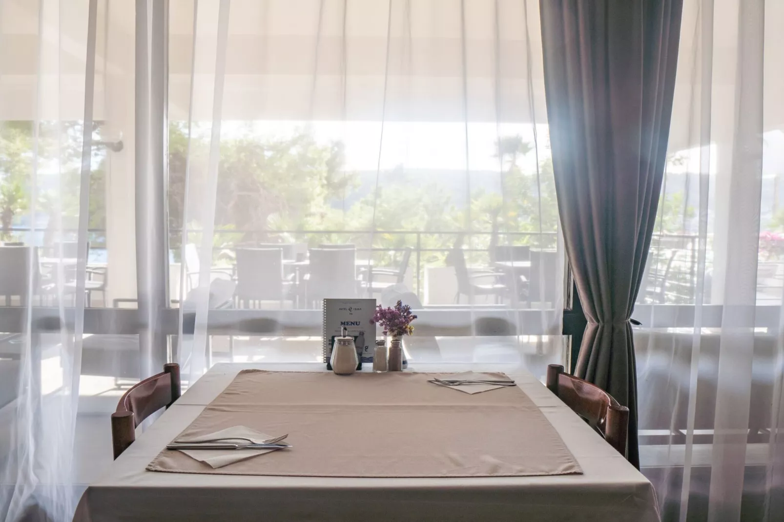 Hotel Issa - Double Room Sea View 1-Dining room