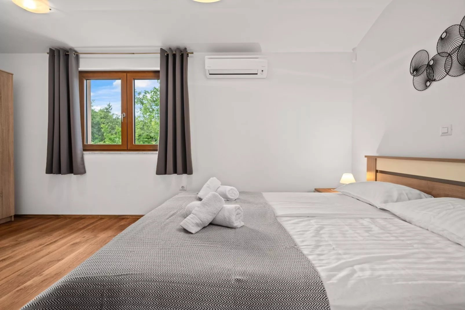 Holiday Home Mlačić - Three Bedroom Holiday Home with Pool