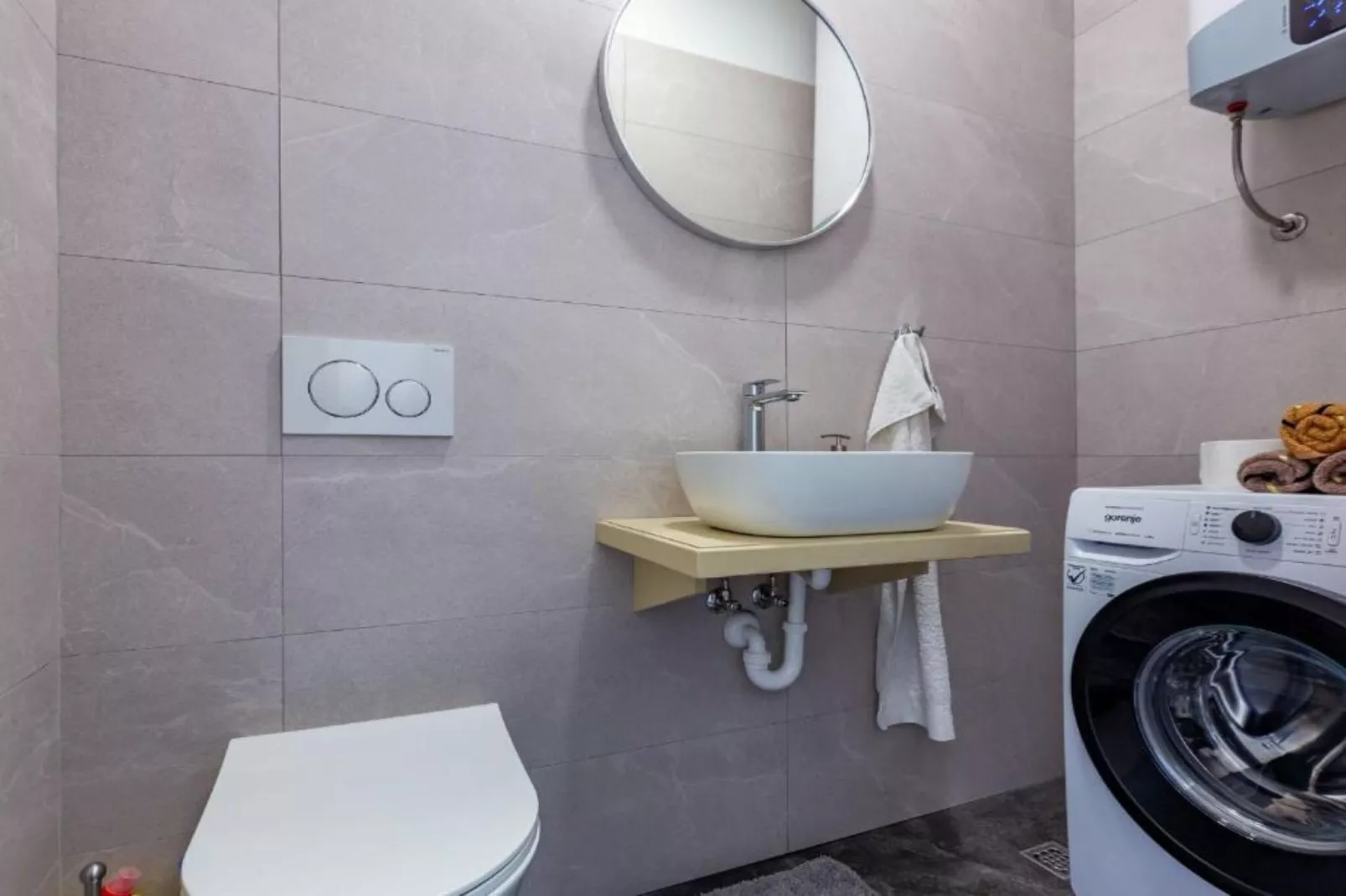 Peaceful Murvica Villa Pool, Garden, and Modern Comfort - Two Bedroom Holiday Home with Private Pool-Salle de bain