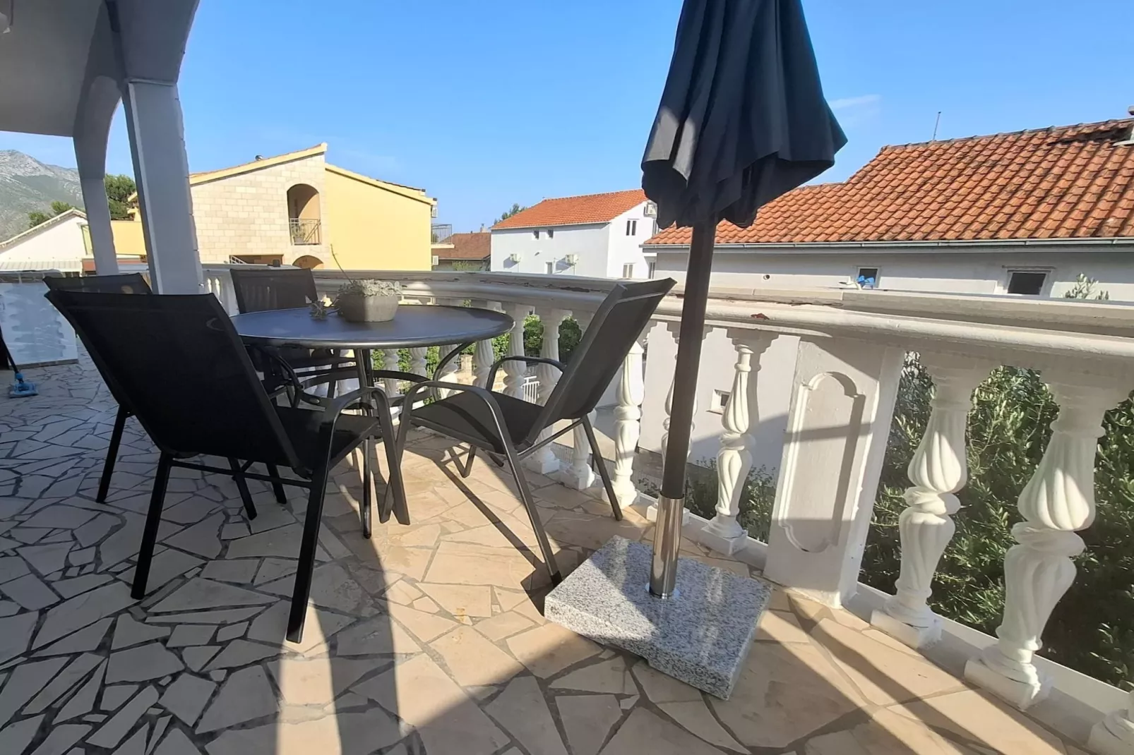 Apartment Jakić - One Bedroom Apartment with Garden View-Terrasse/Balkon