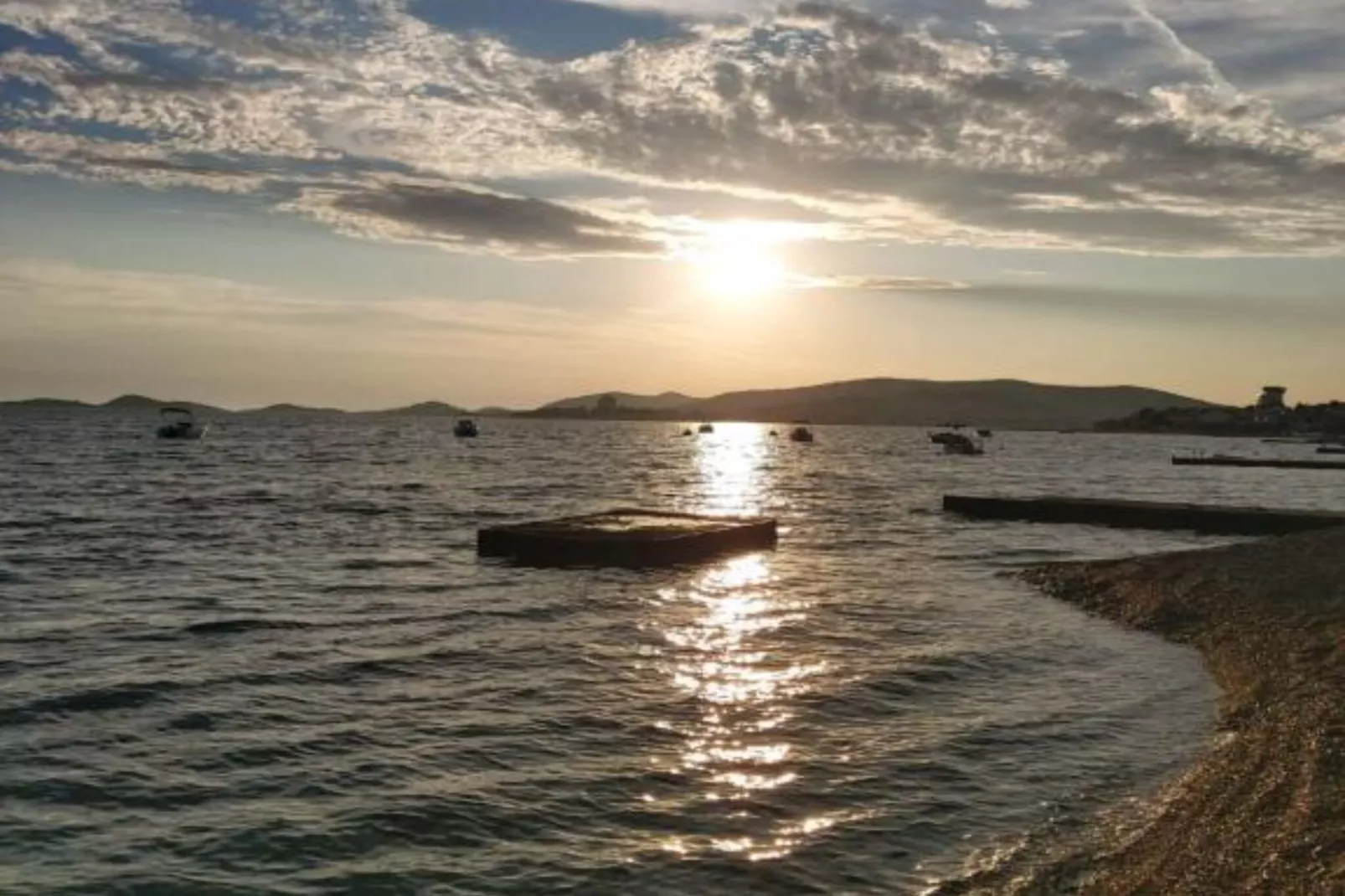 Modern Beachfront Apartments near Šibenik - Classic  Studio Apartment with Balcony and Sea View-Im Freien